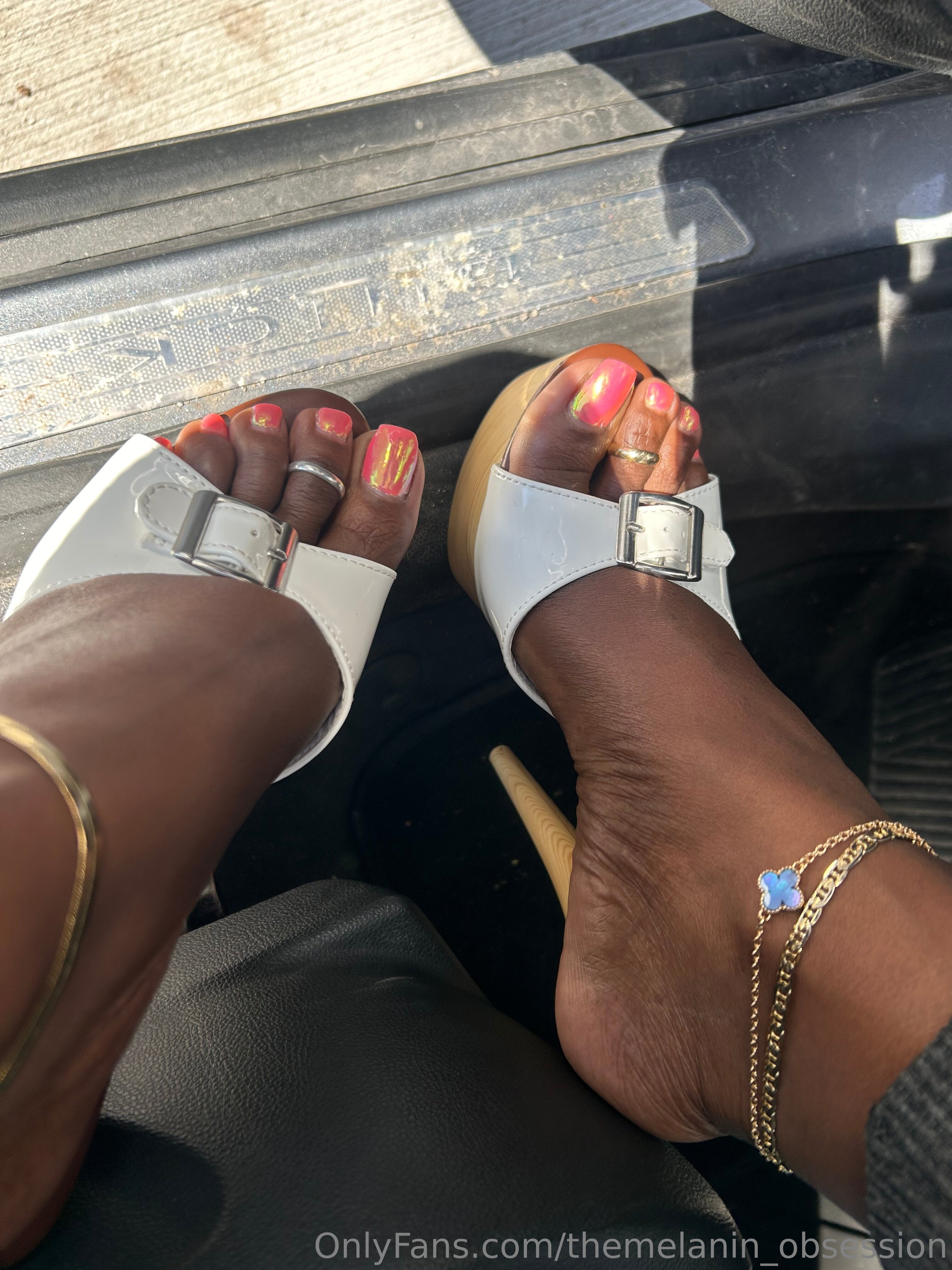 themelanin_obsession feet