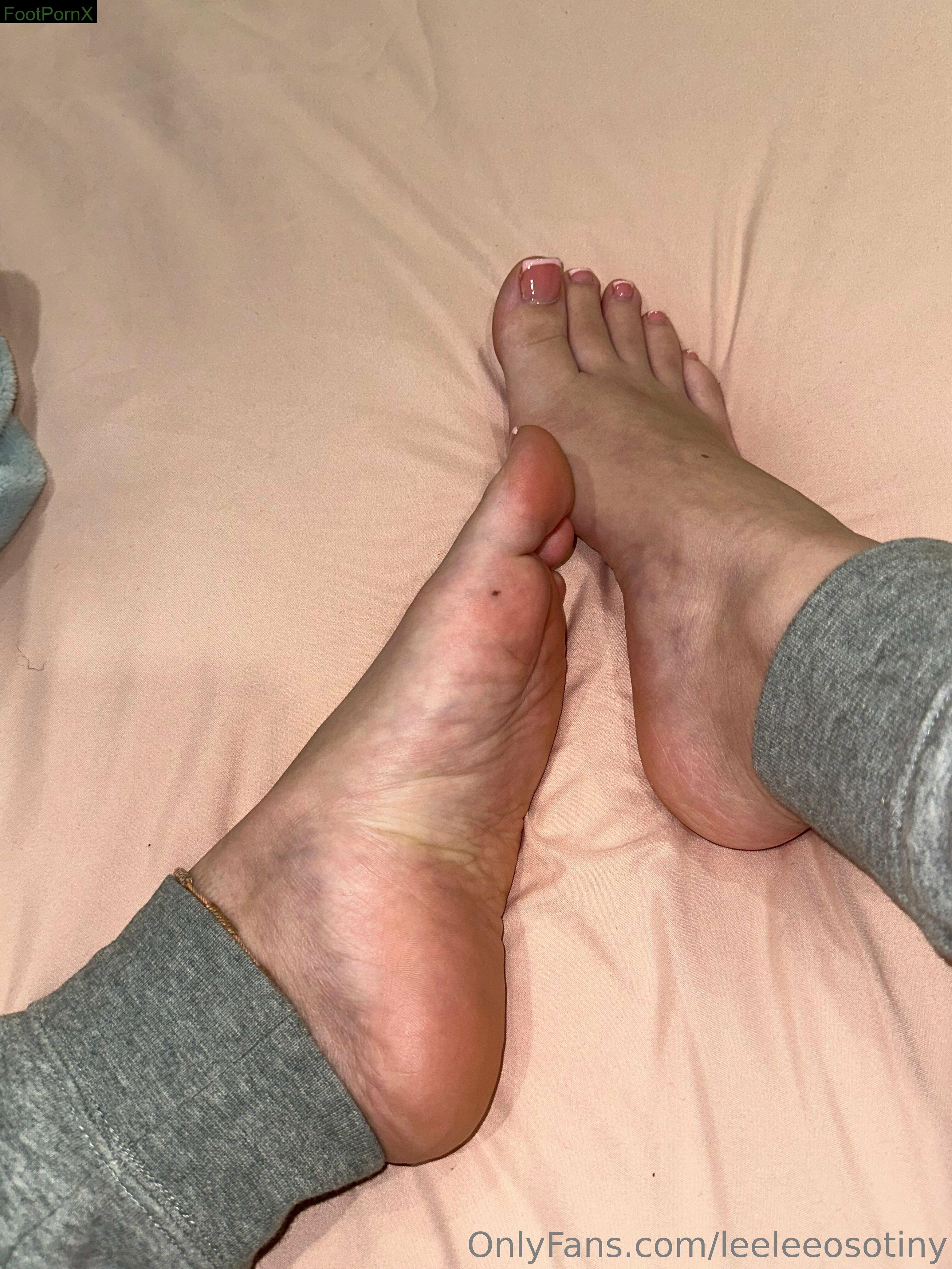 leeleeosotiny feet