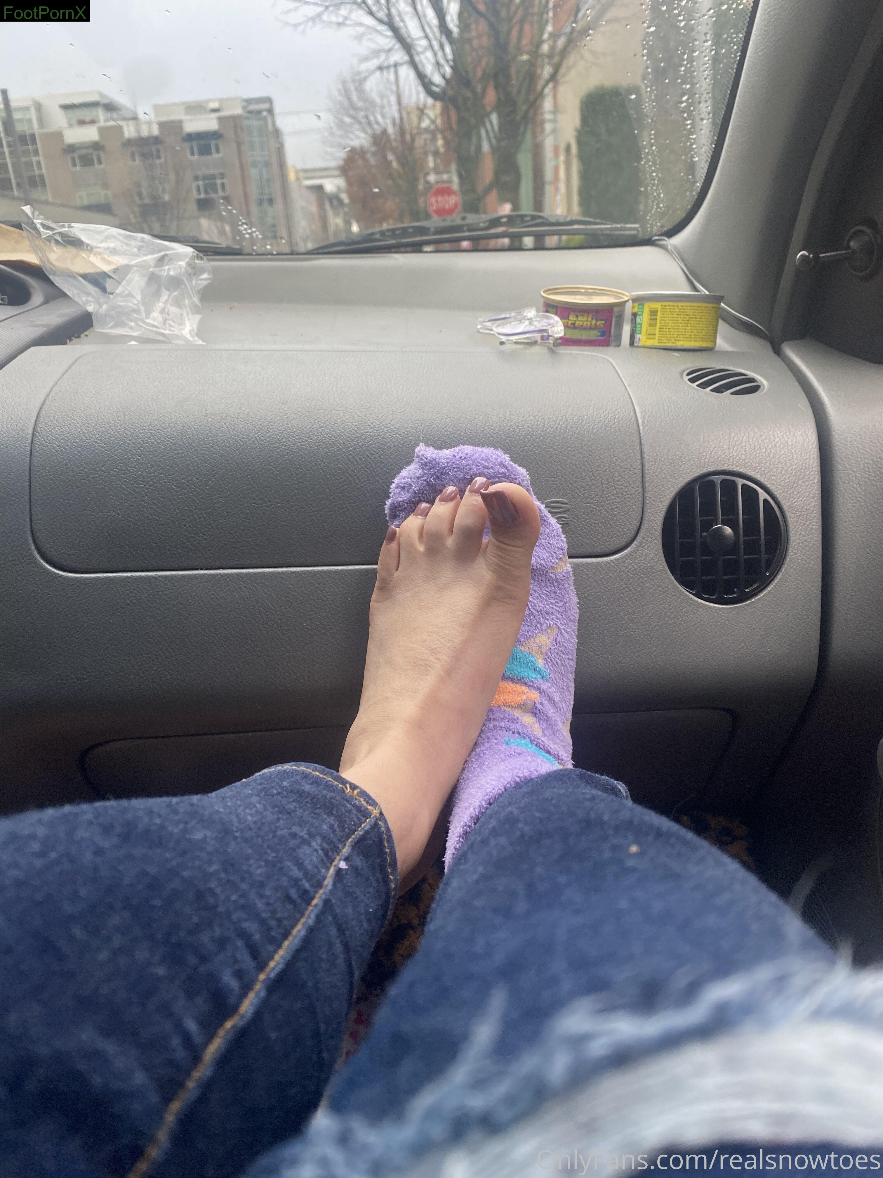 realsnowtoes feet