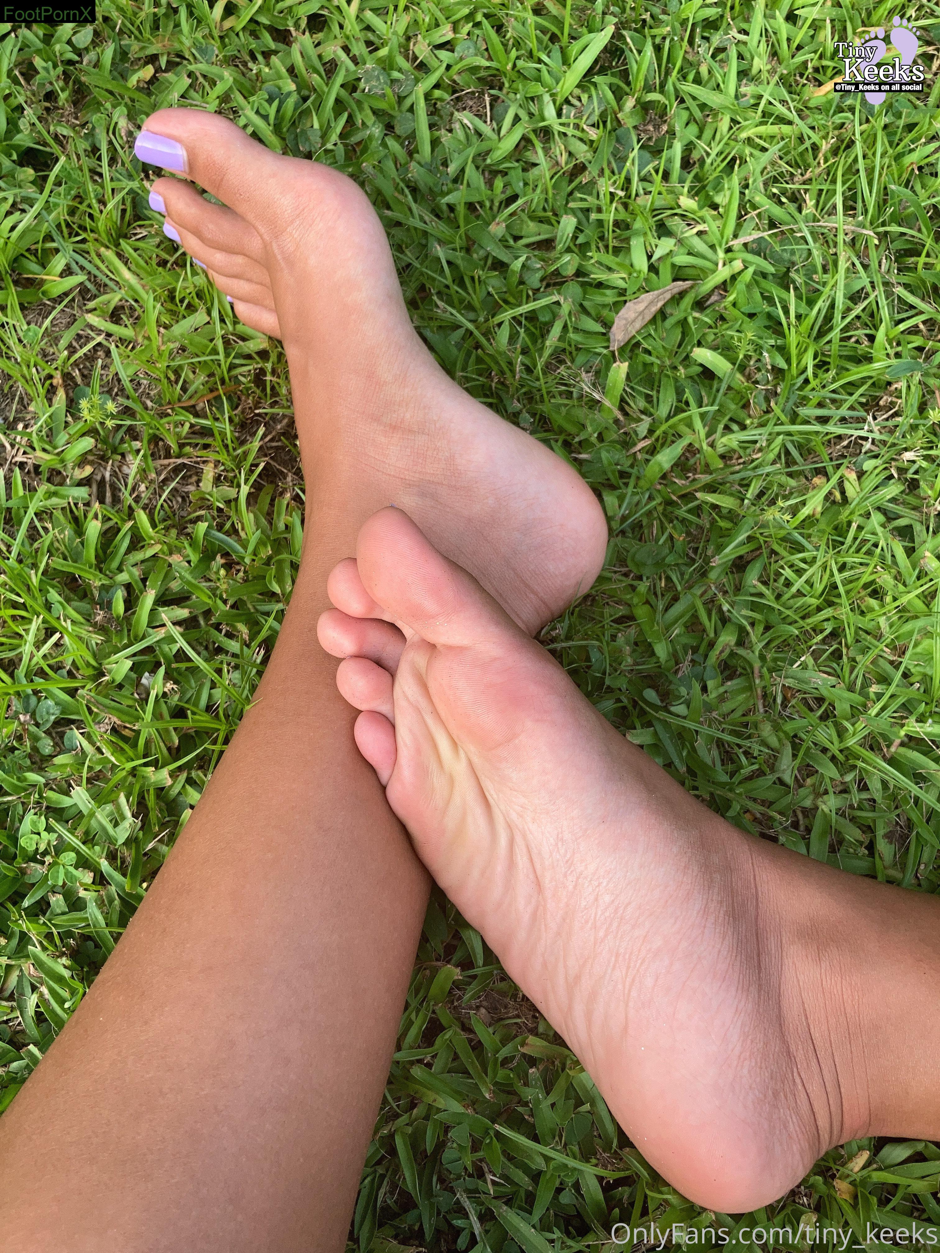 tiny_keeks feet