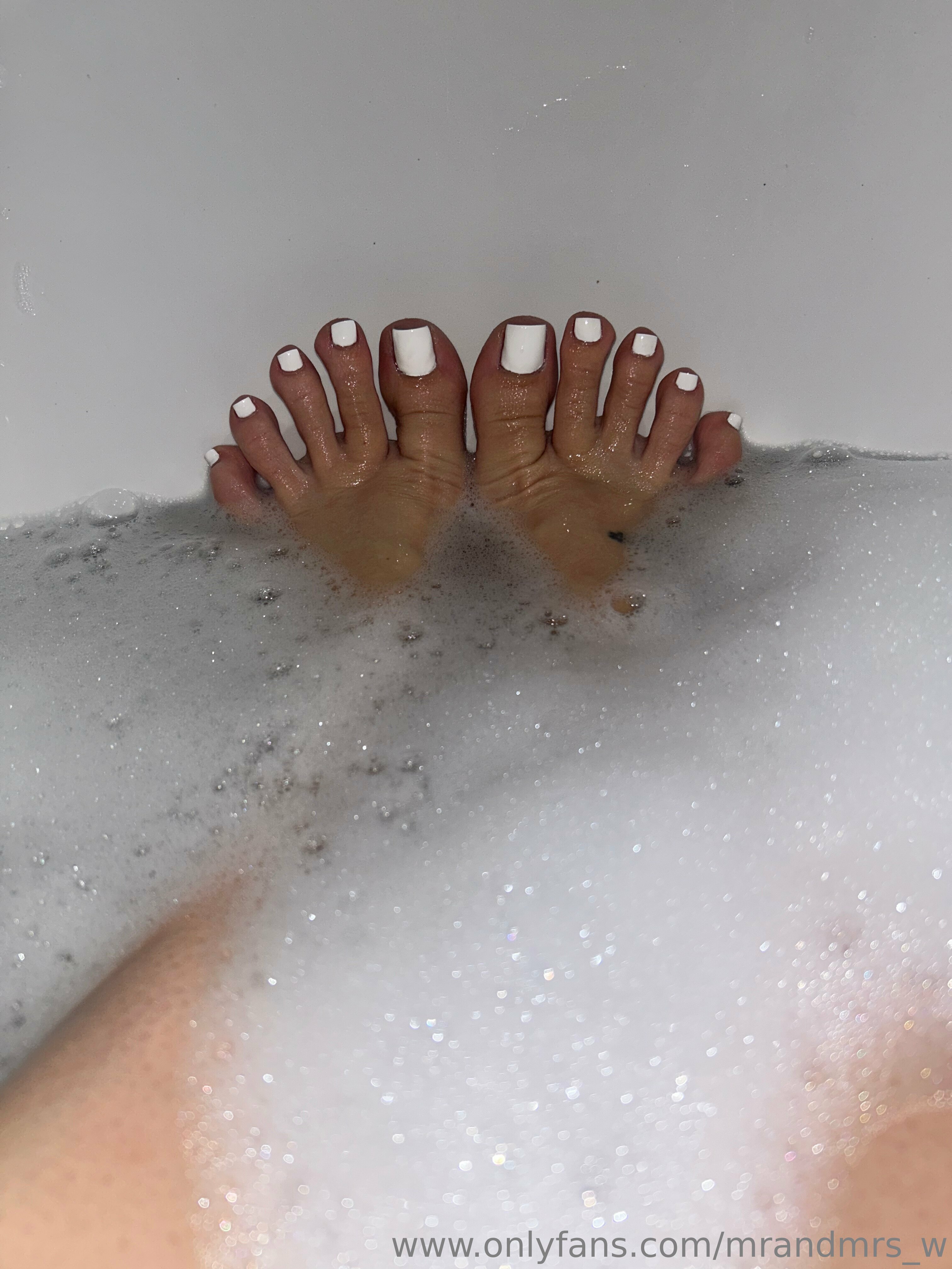 mrandmrs_w feet