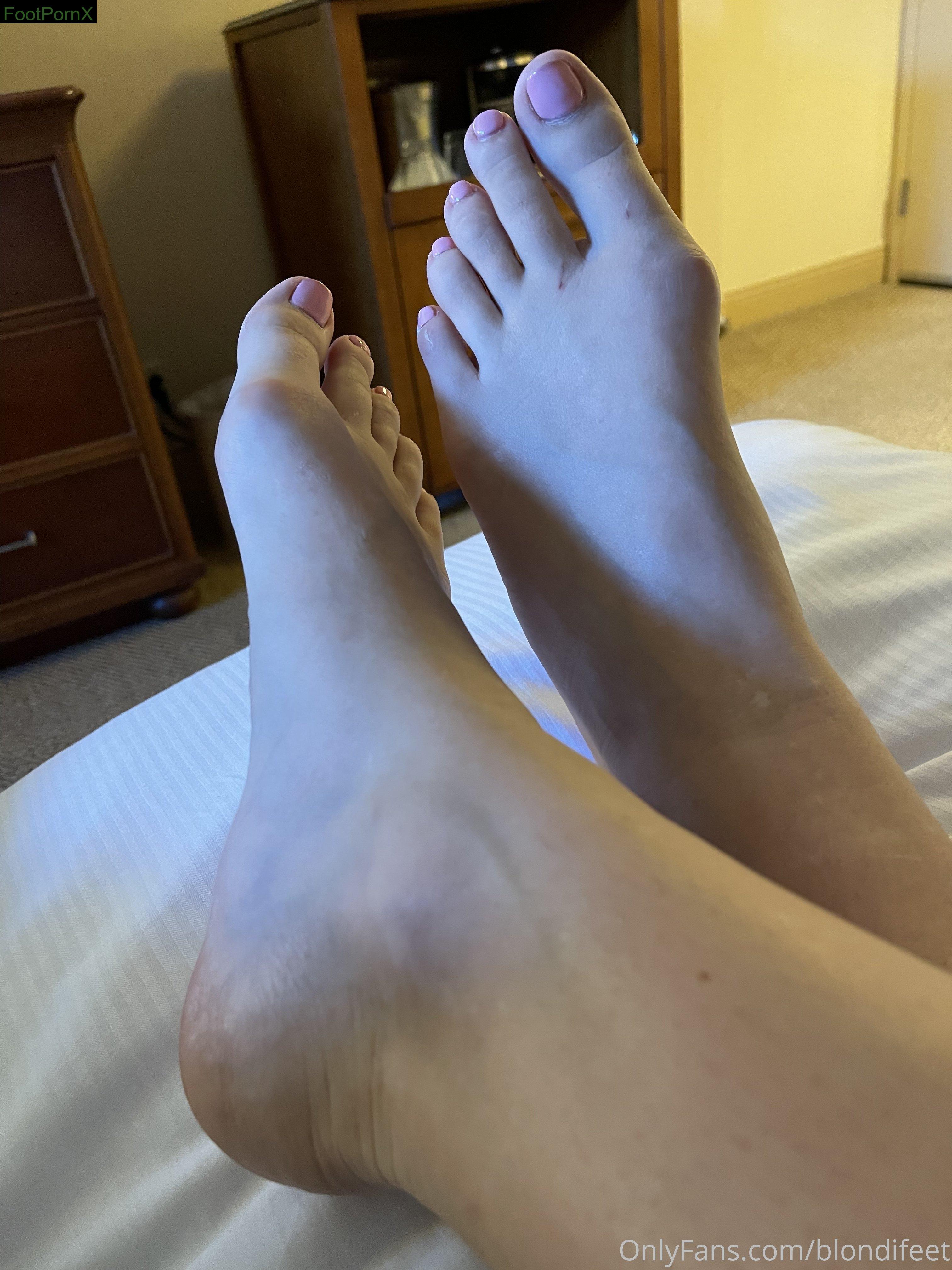 blondifeet feet