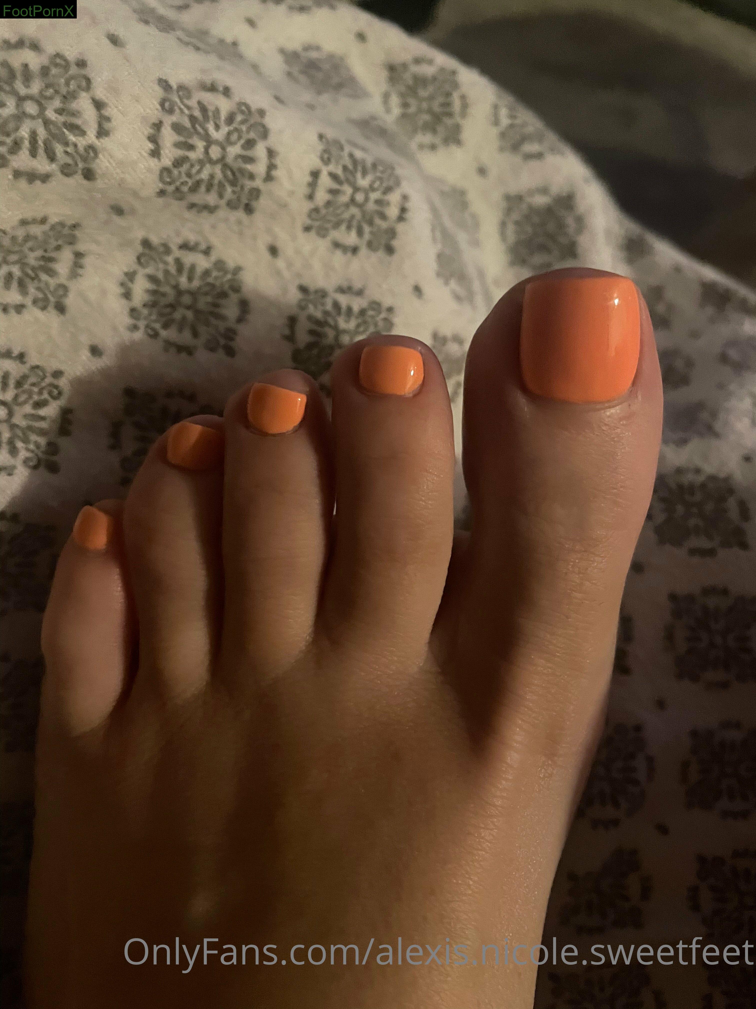 alexis.nicole.sweetfeet feet