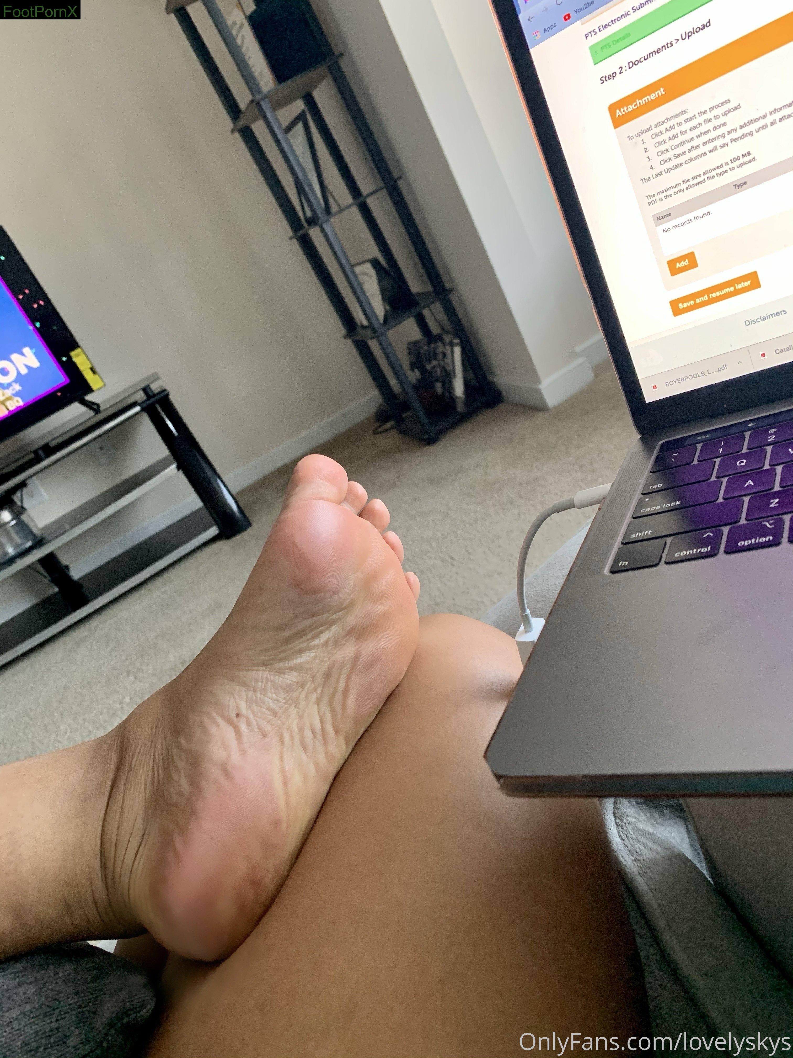 lovelyskys feet