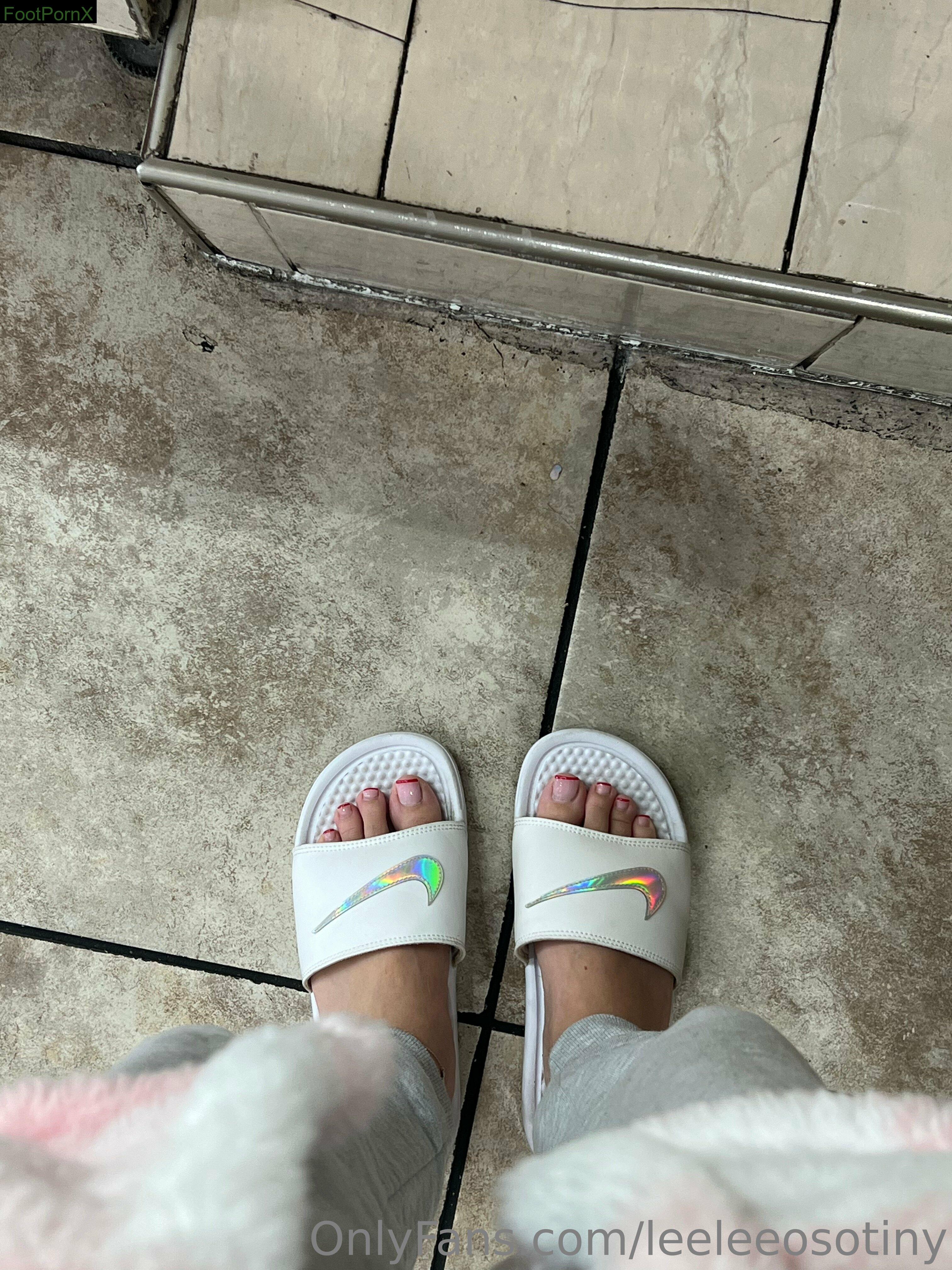 leeleeosotiny feet