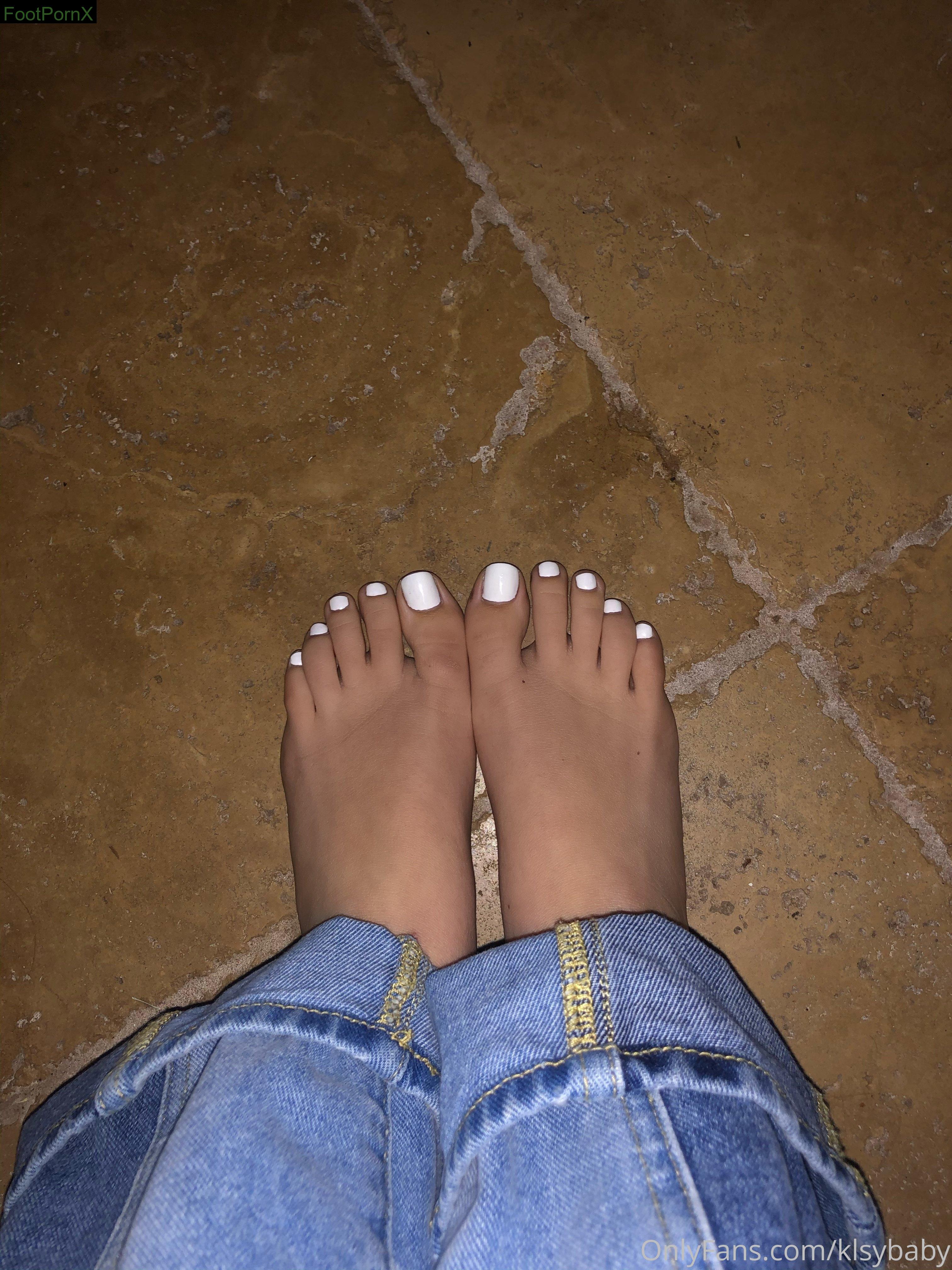 lowkeyklsy feet