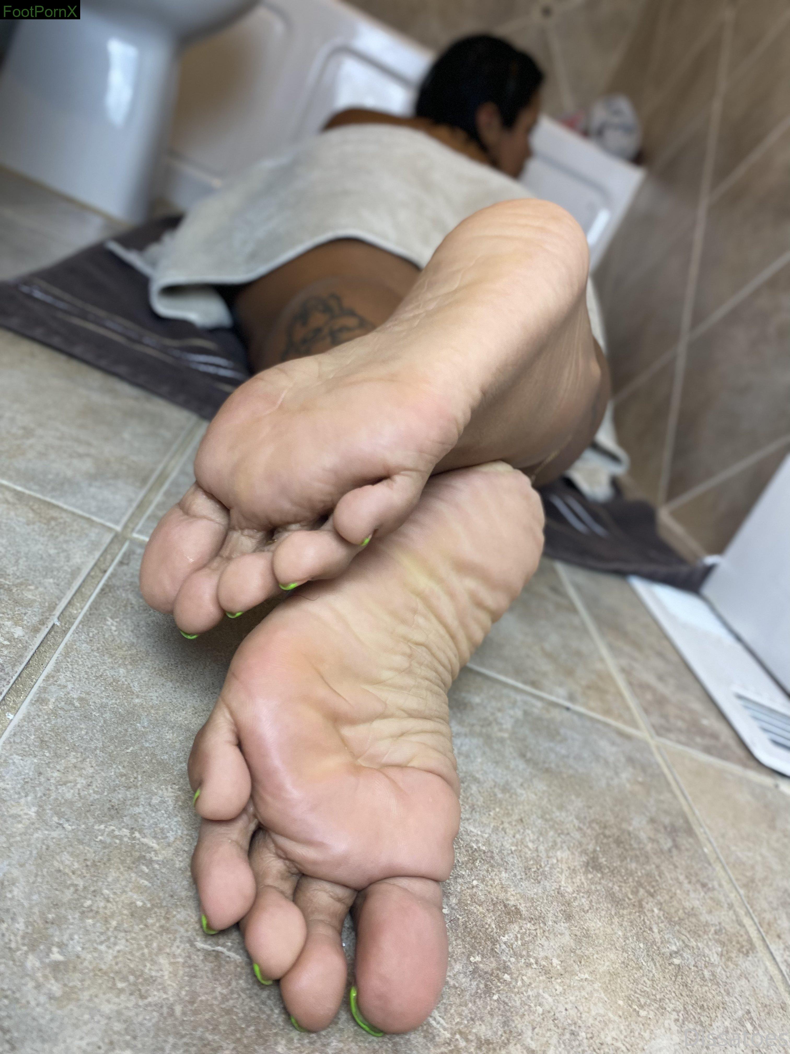 dissatoes feet