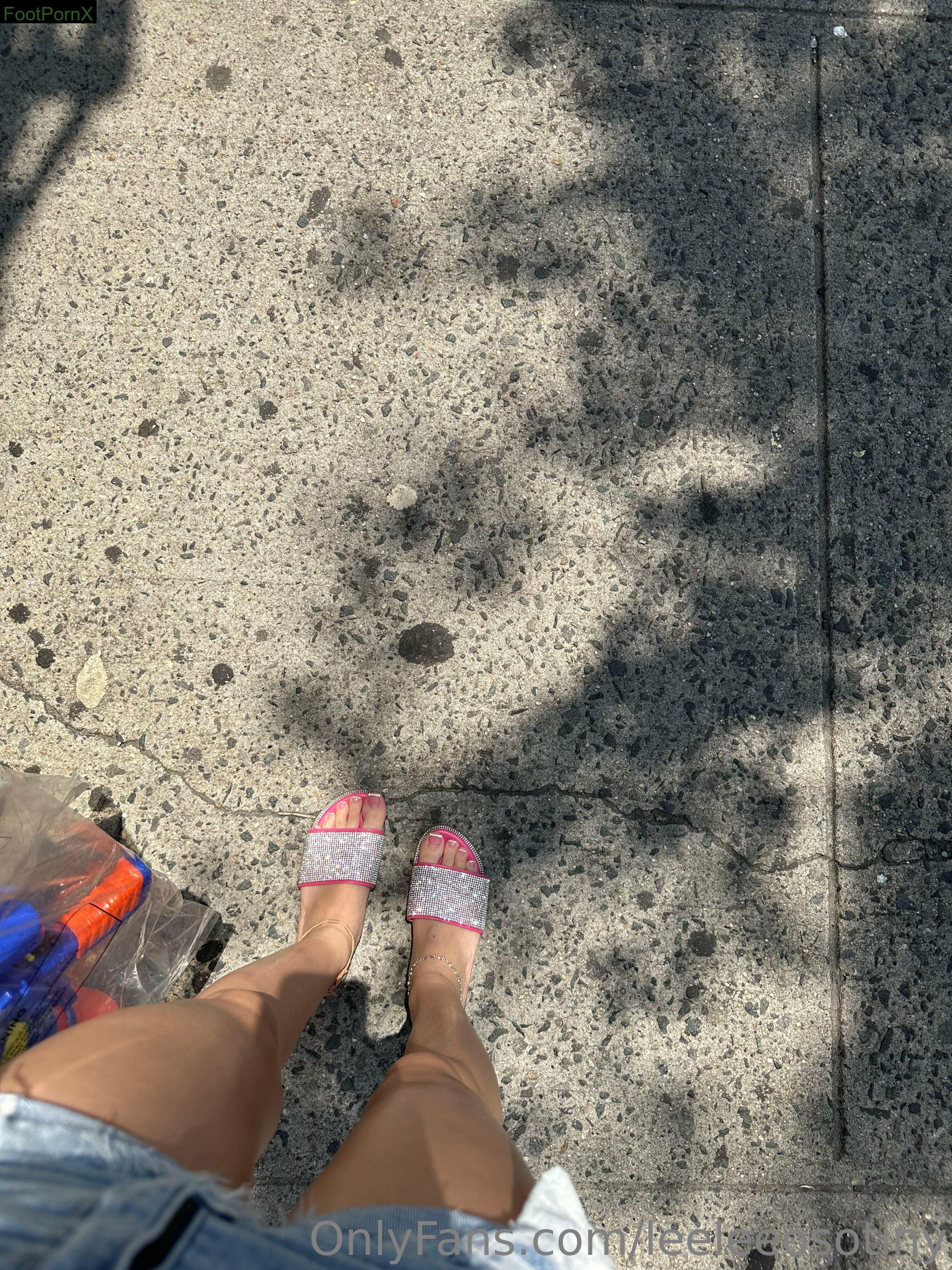leeleeosotiny feet