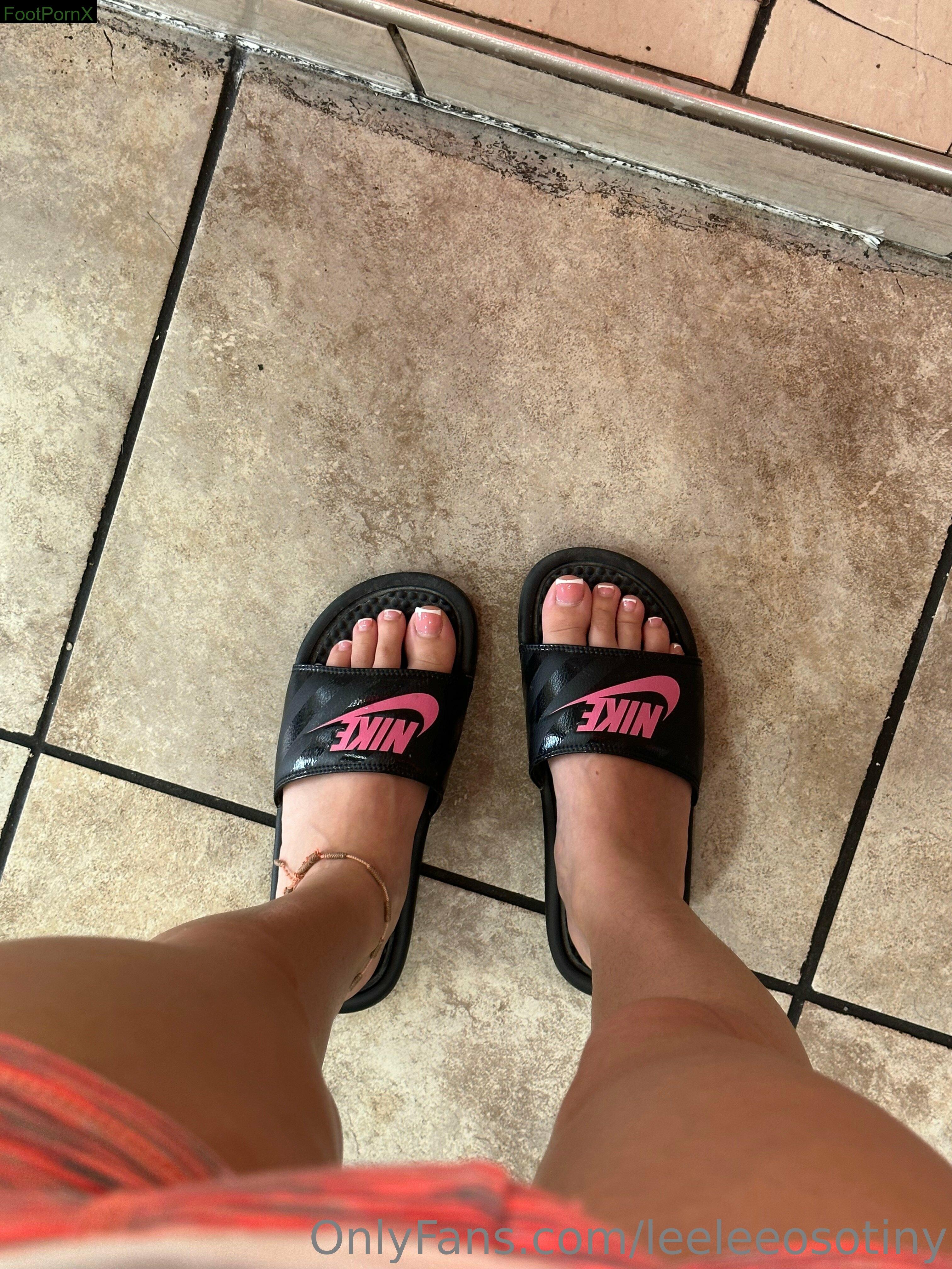 leeleeosotiny feet