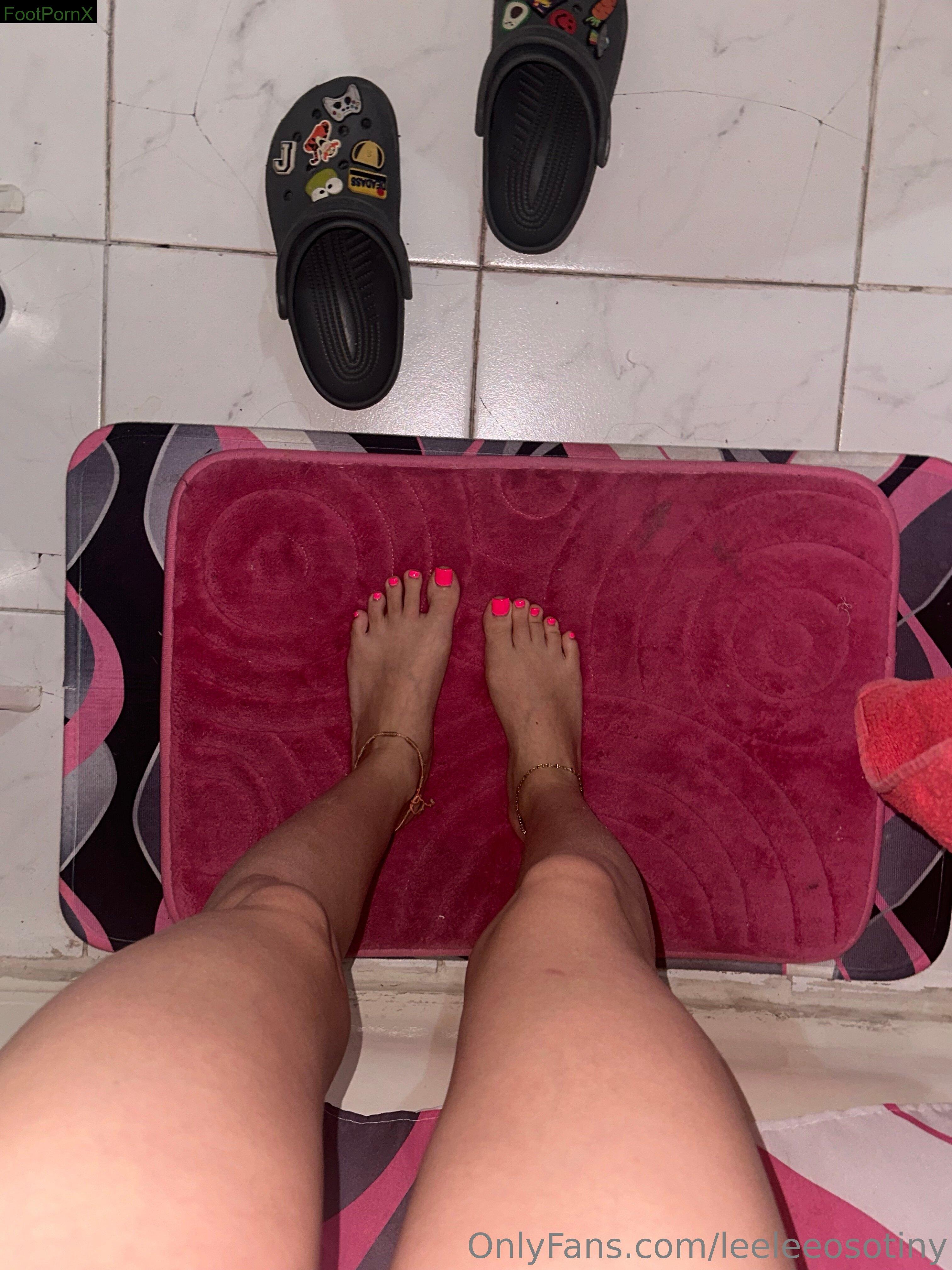 leeleeosotiny feet