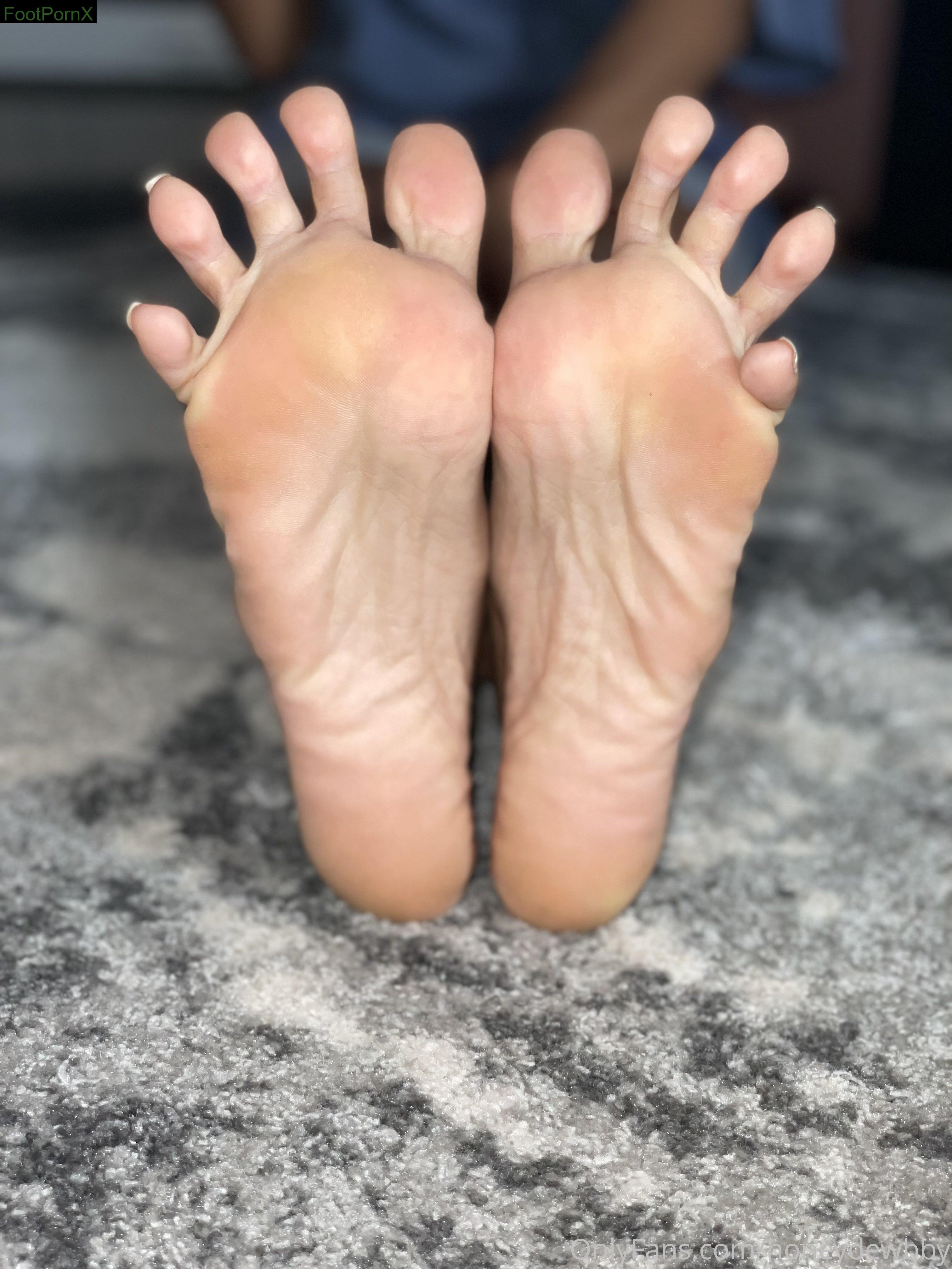 honeydewbby feet