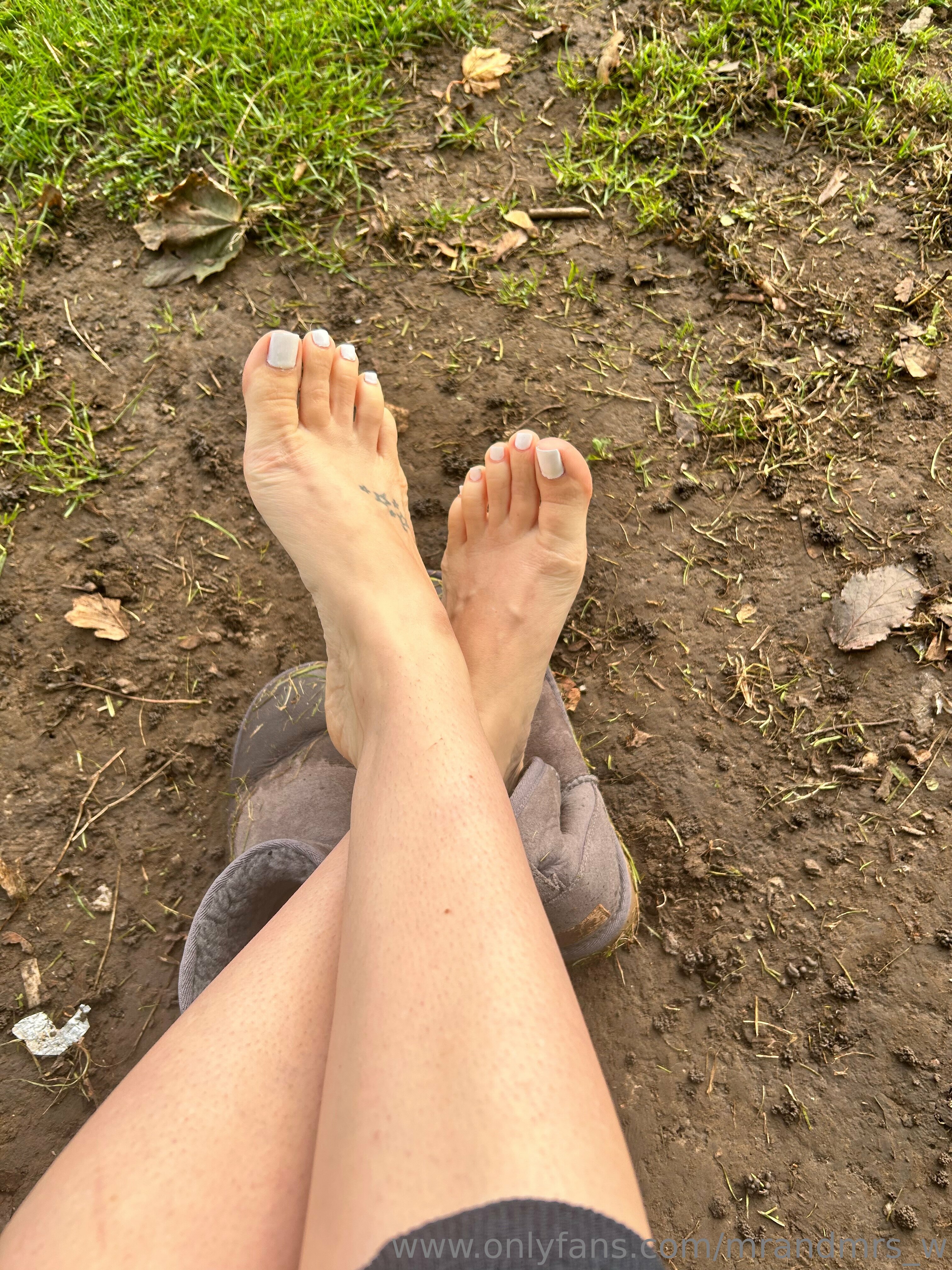 mrandmrs_w feet