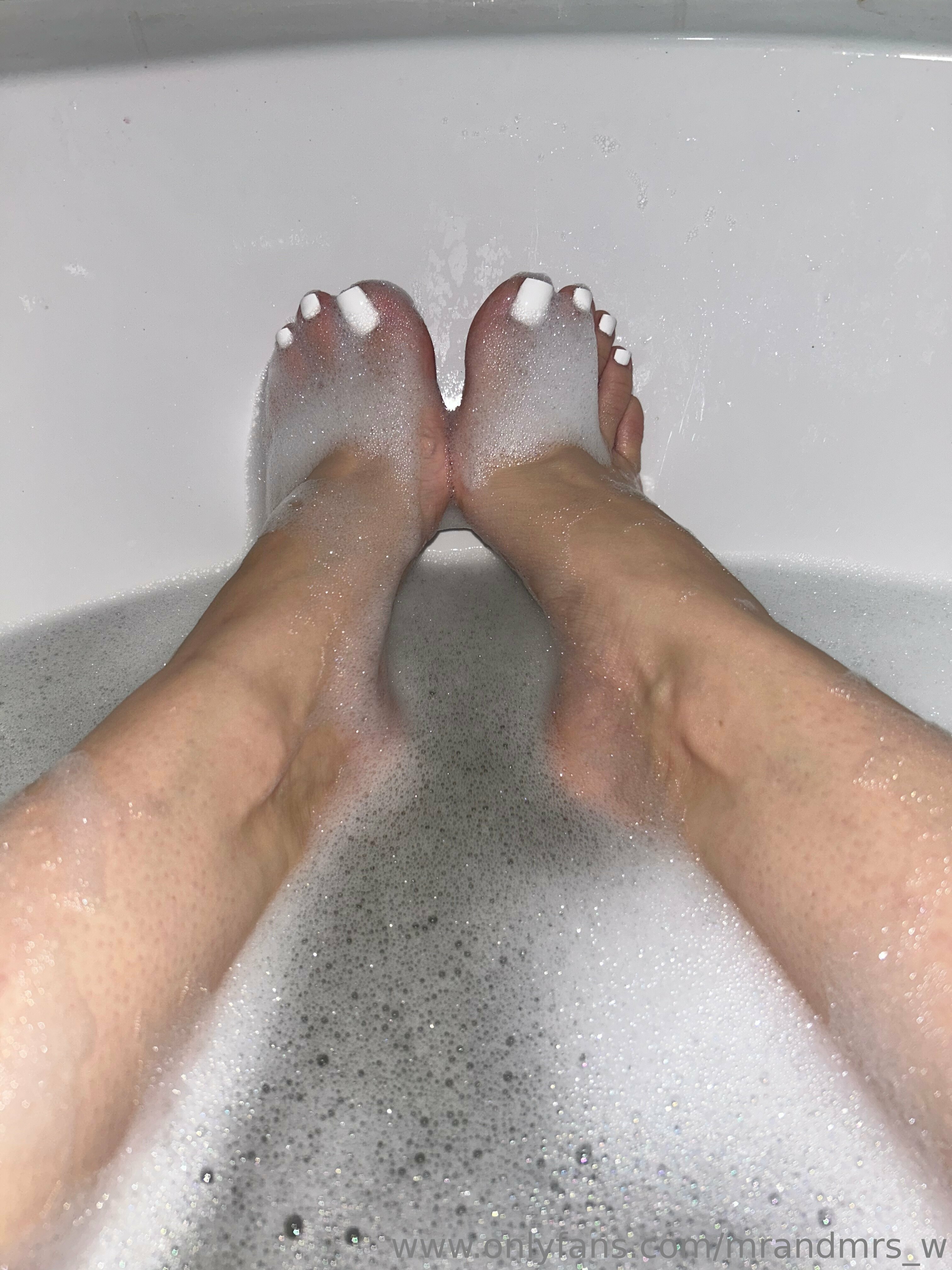 mrandmrs_w feet