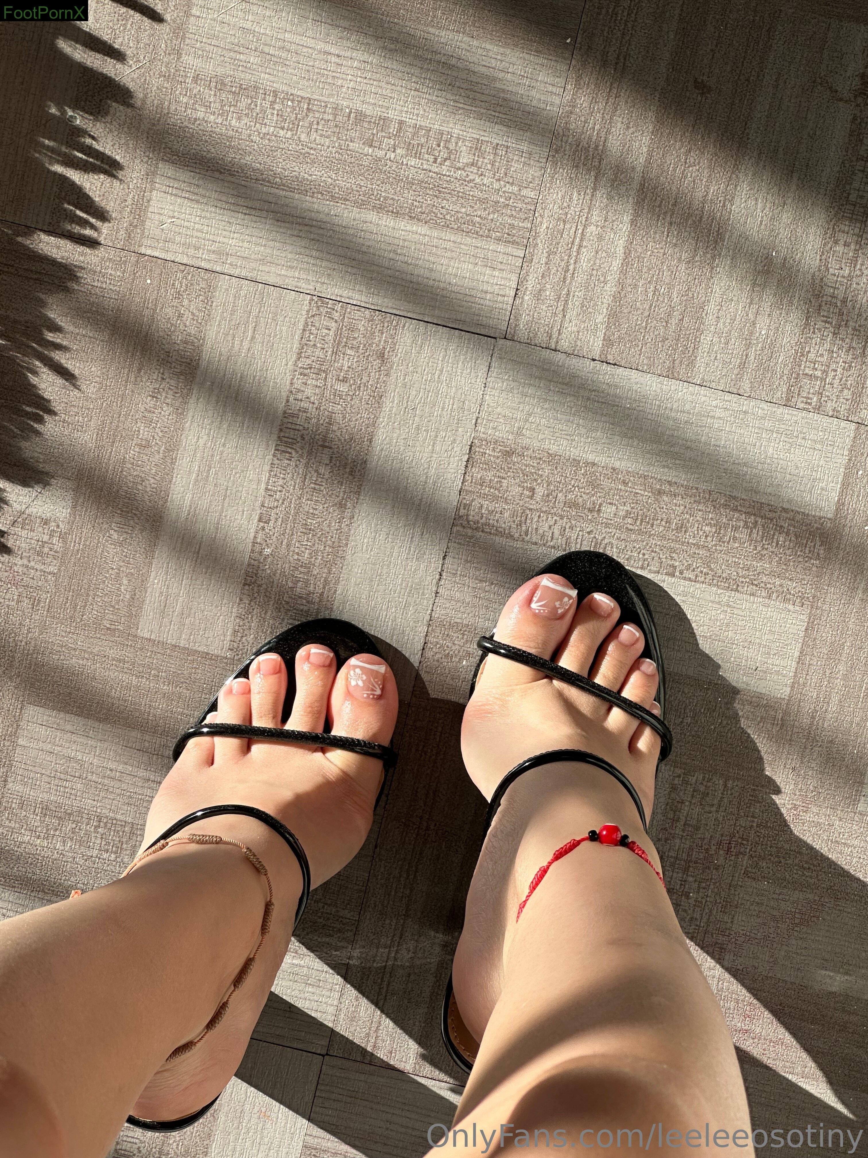 leeleeosotiny feet