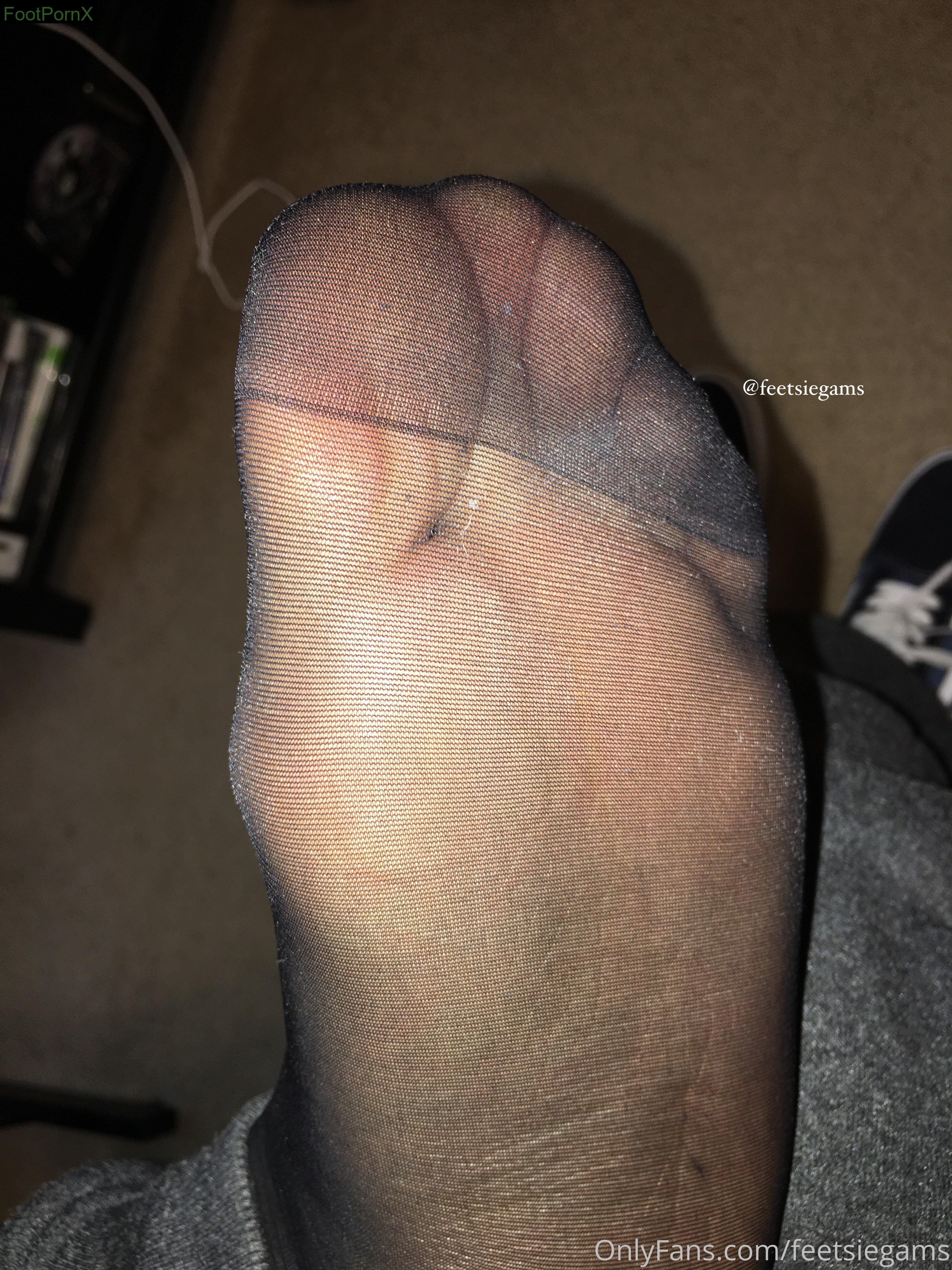 feetsiegams feet