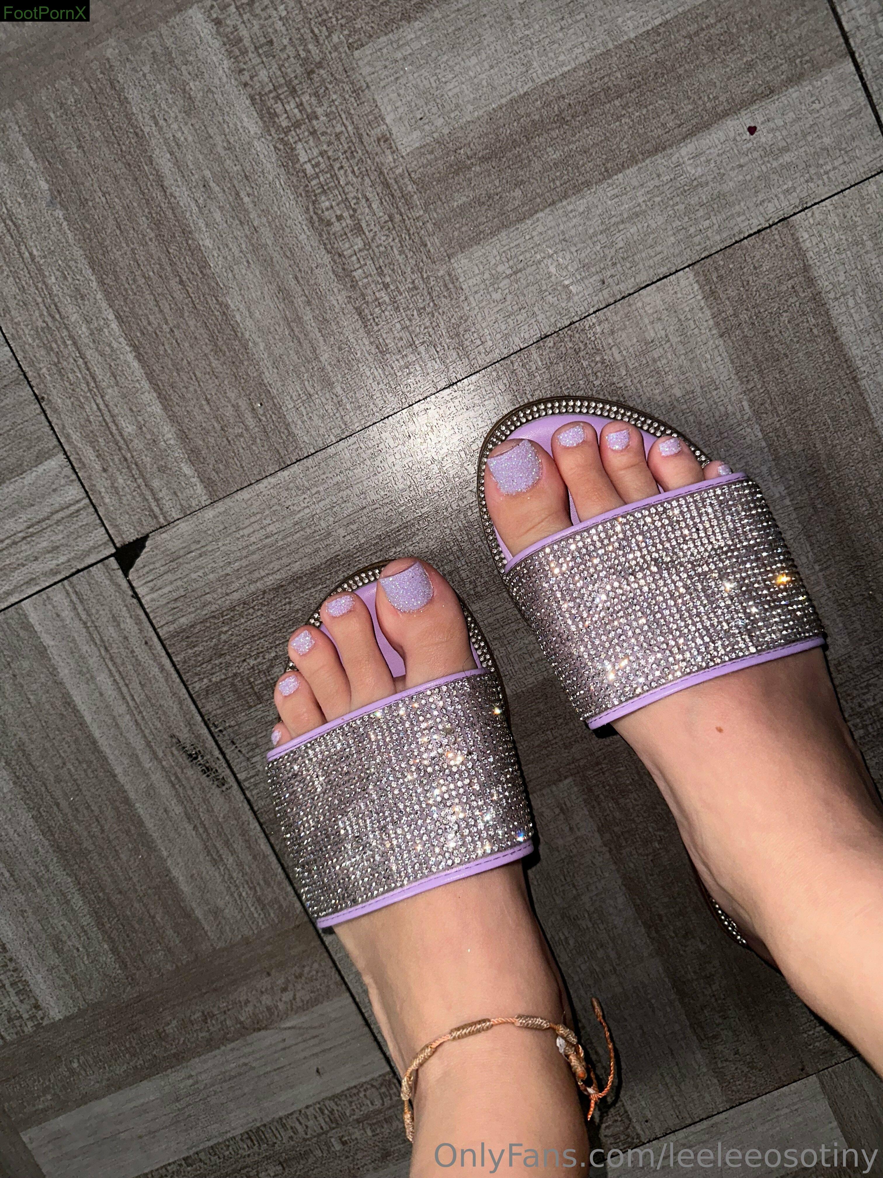 leeleeosotiny feet
