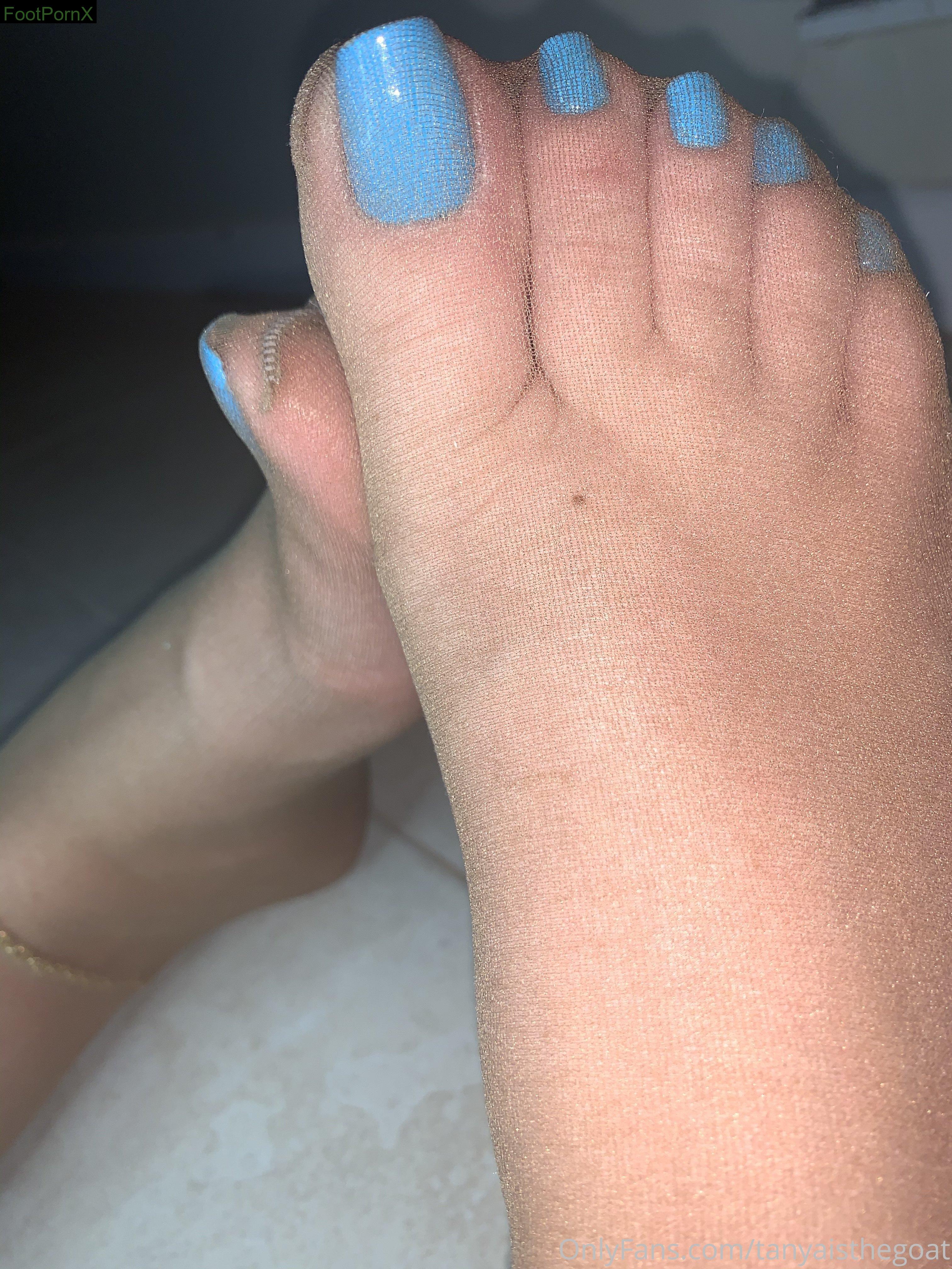 tanyaisthegoat feet