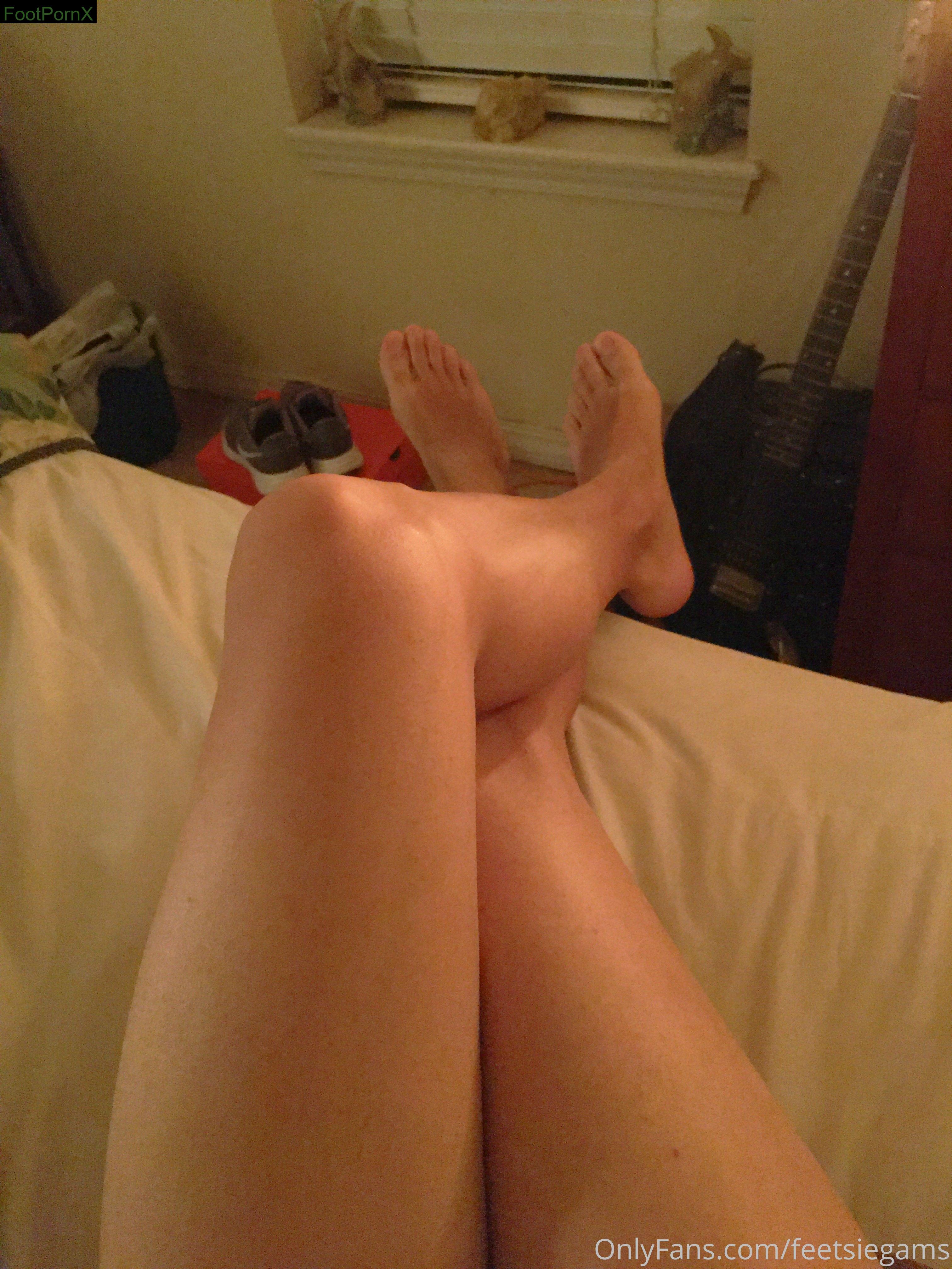 feetsiegams feet