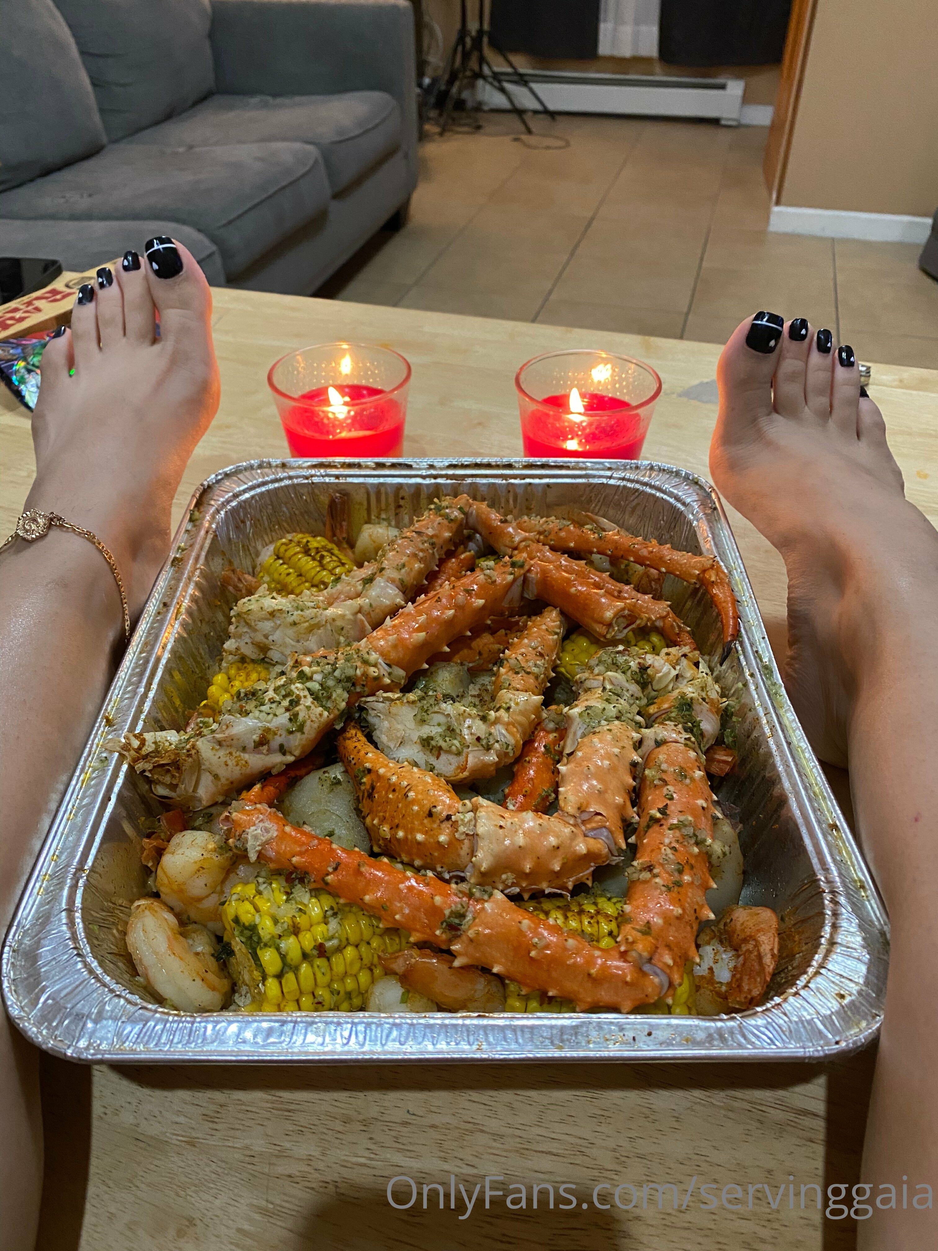 servinggaia feet