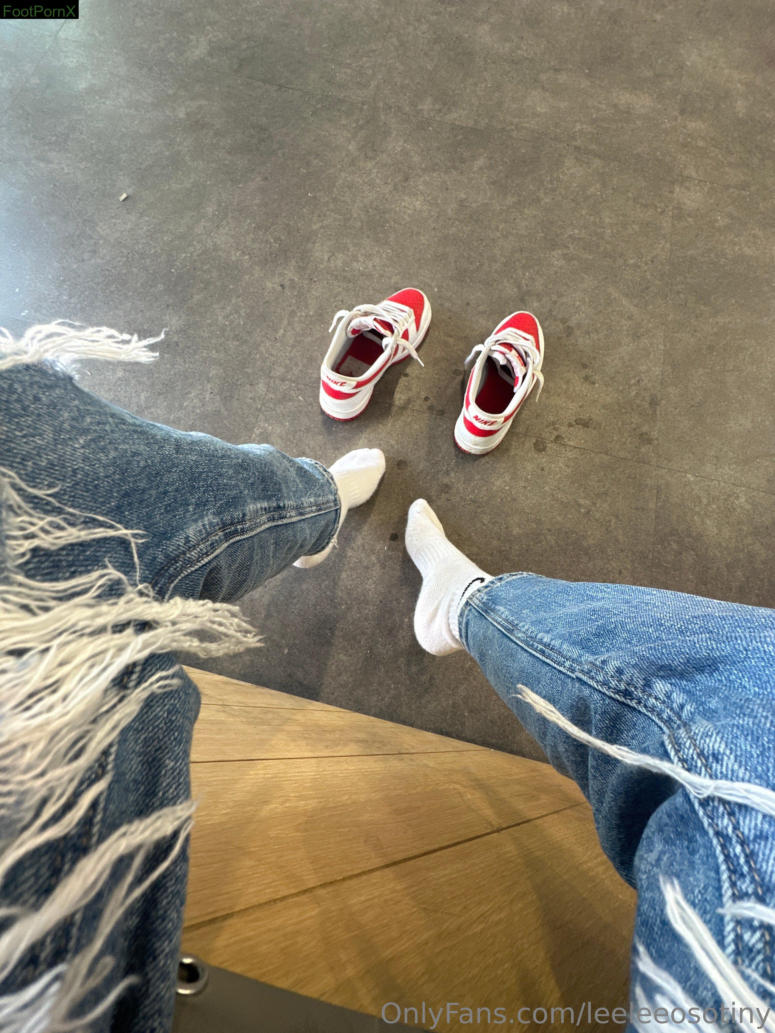 leeleeosotiny feet
