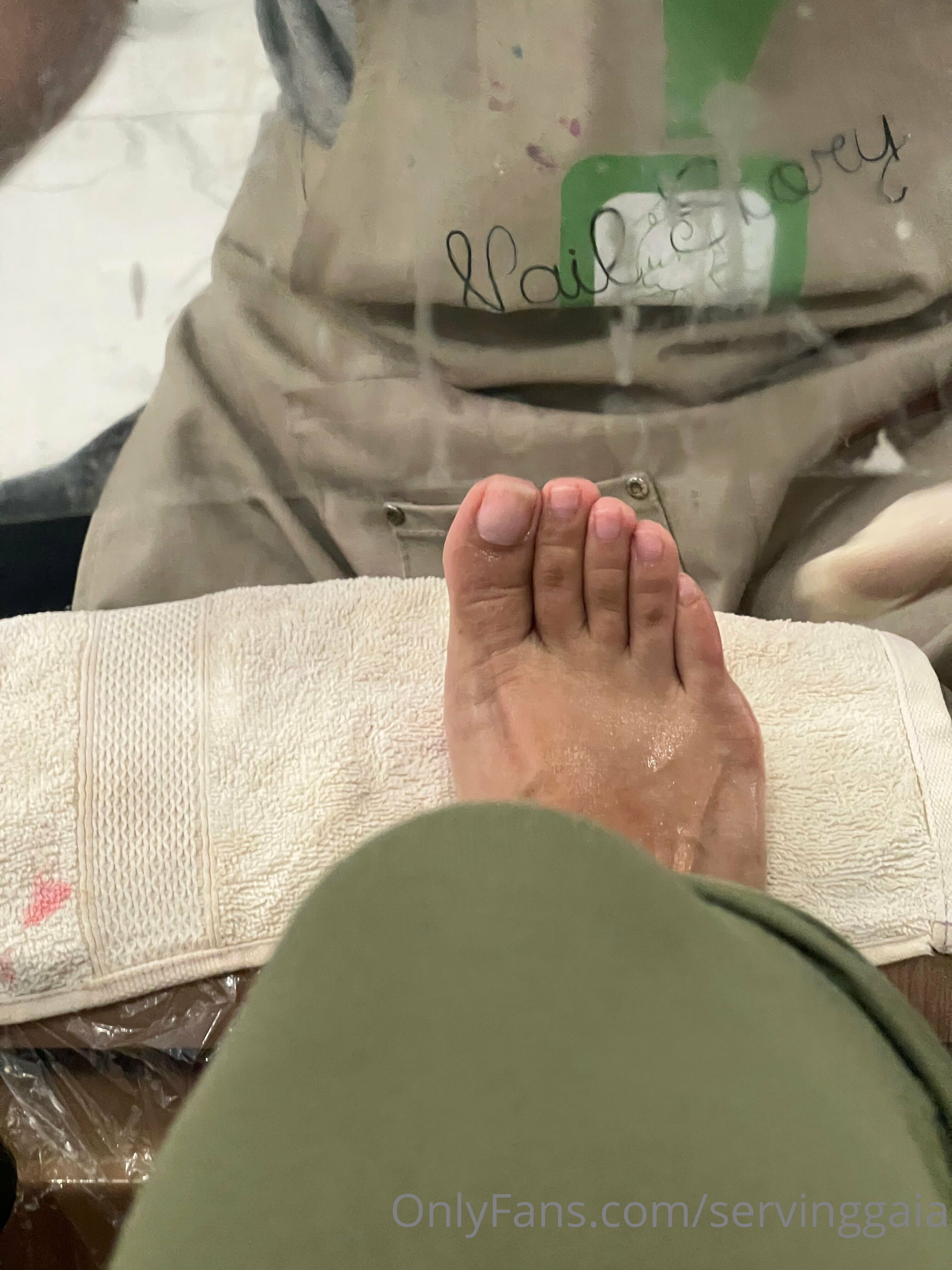 servinggaia feet