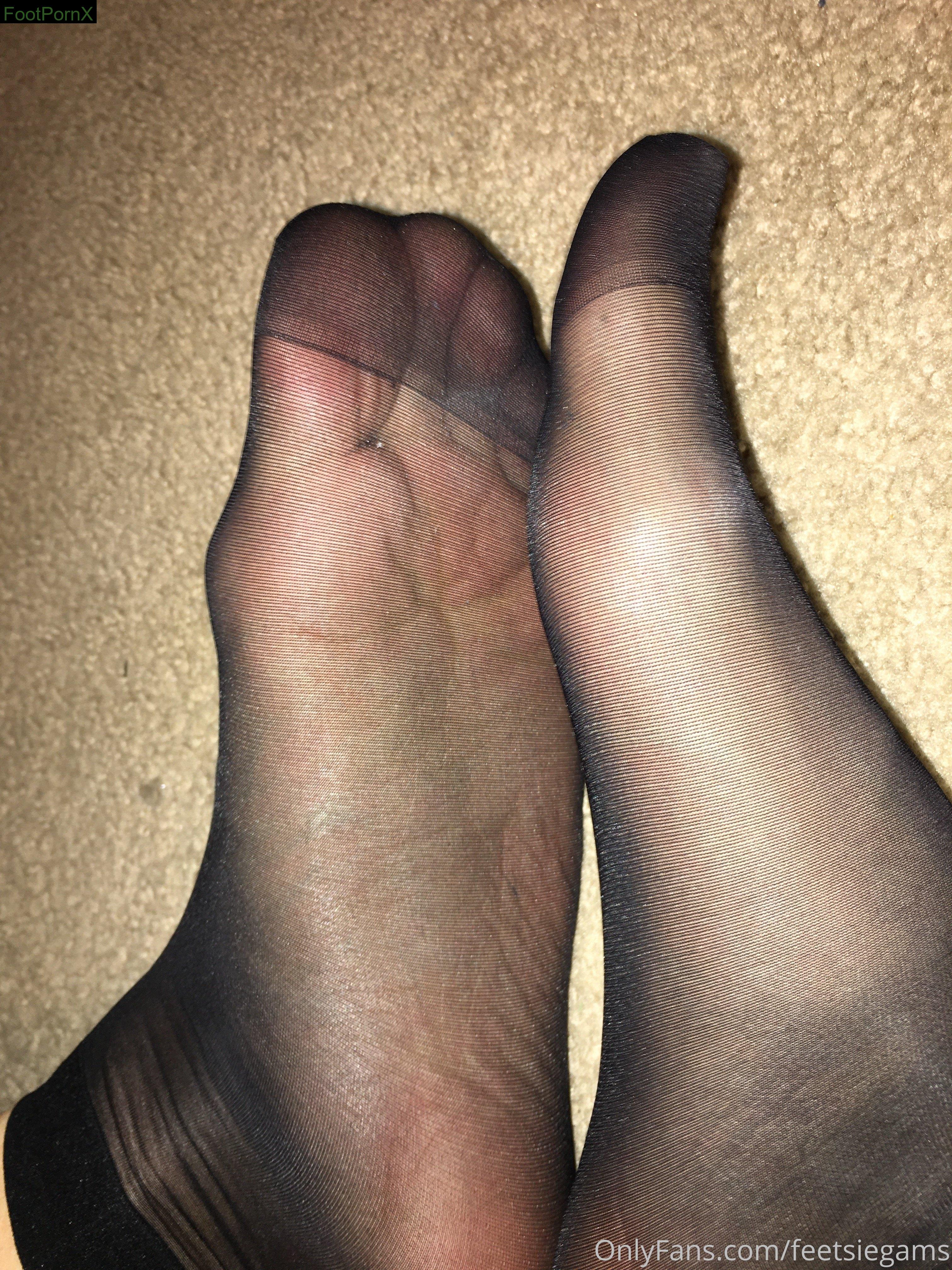 feetsiegams feet