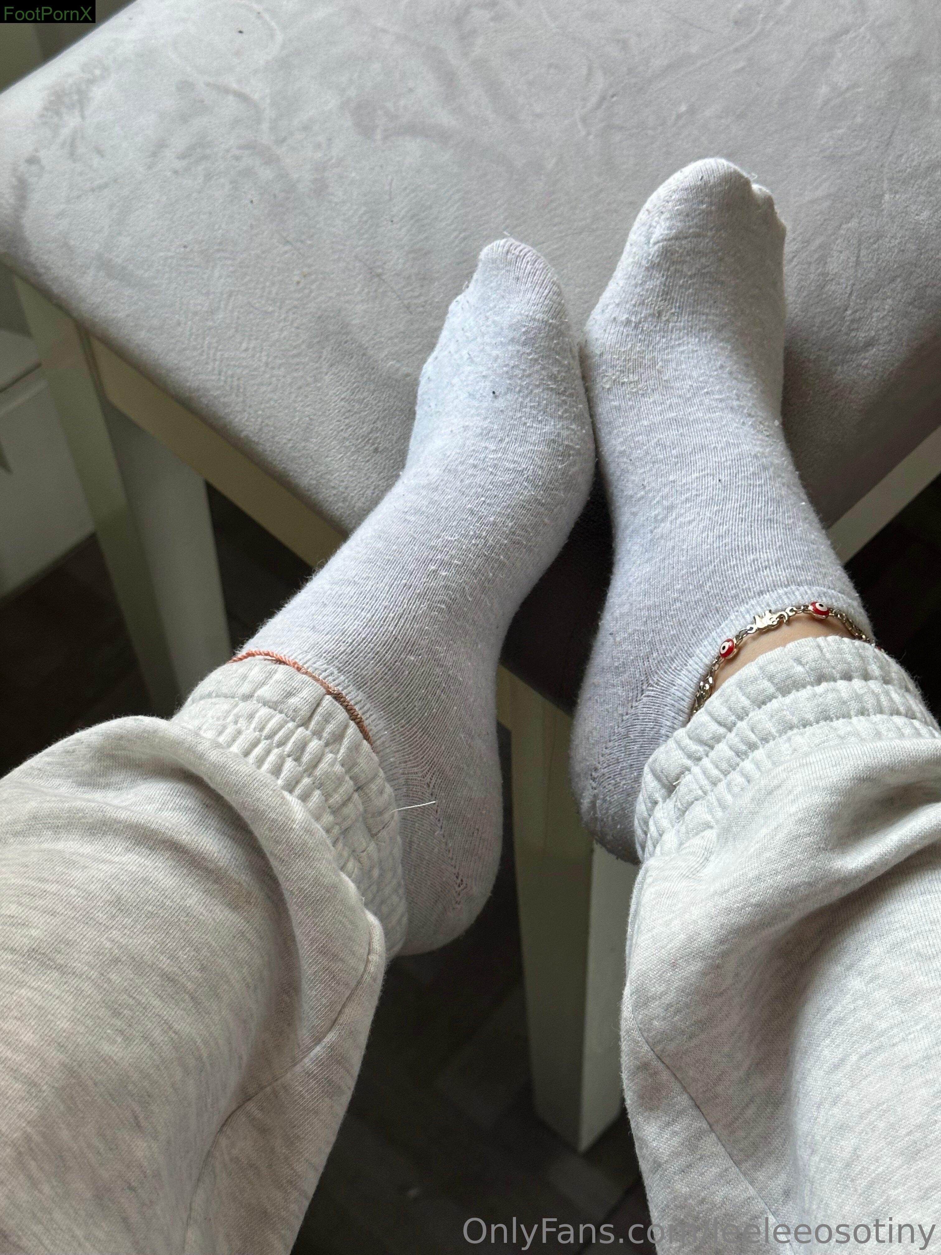 leeleeosotiny feet
