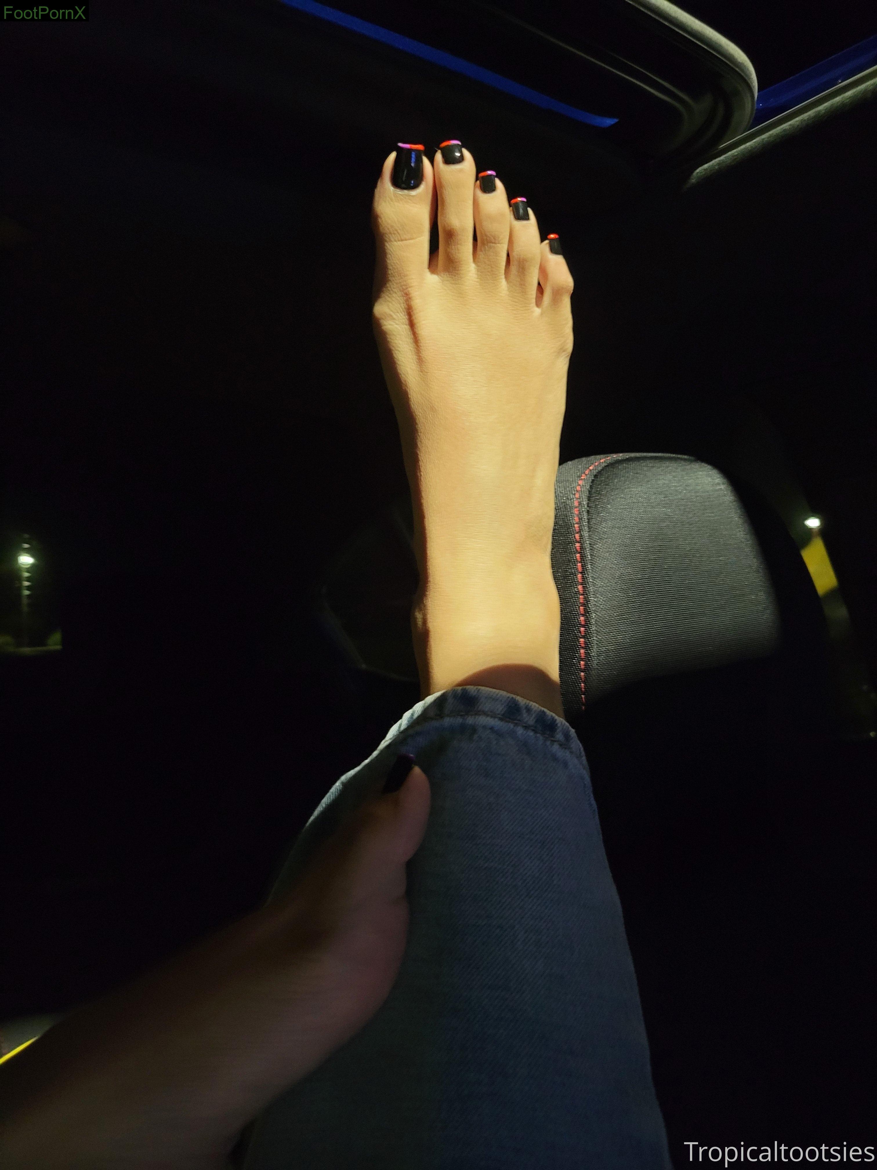 tropicaltootsies feet