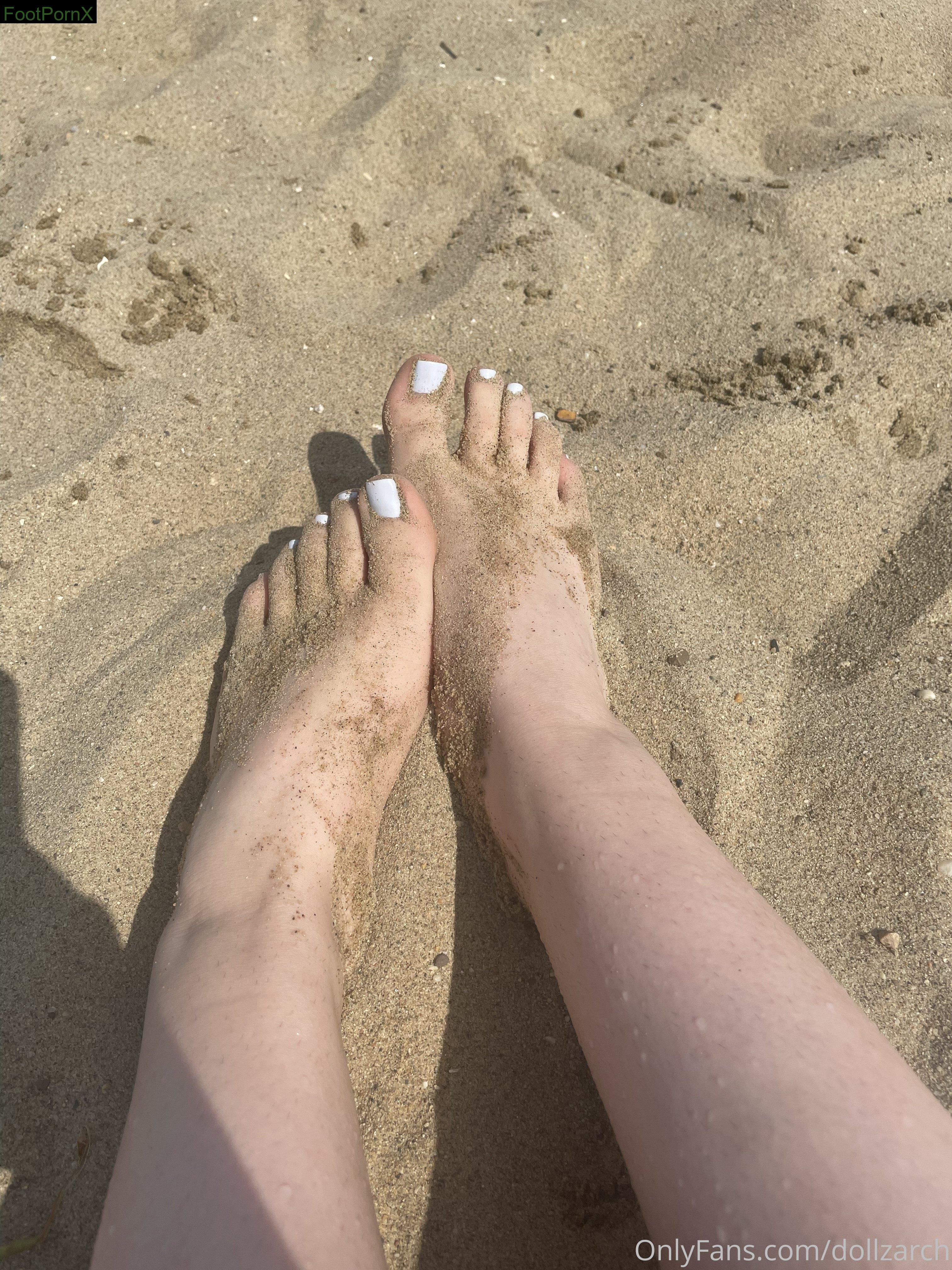 dollsarch feet