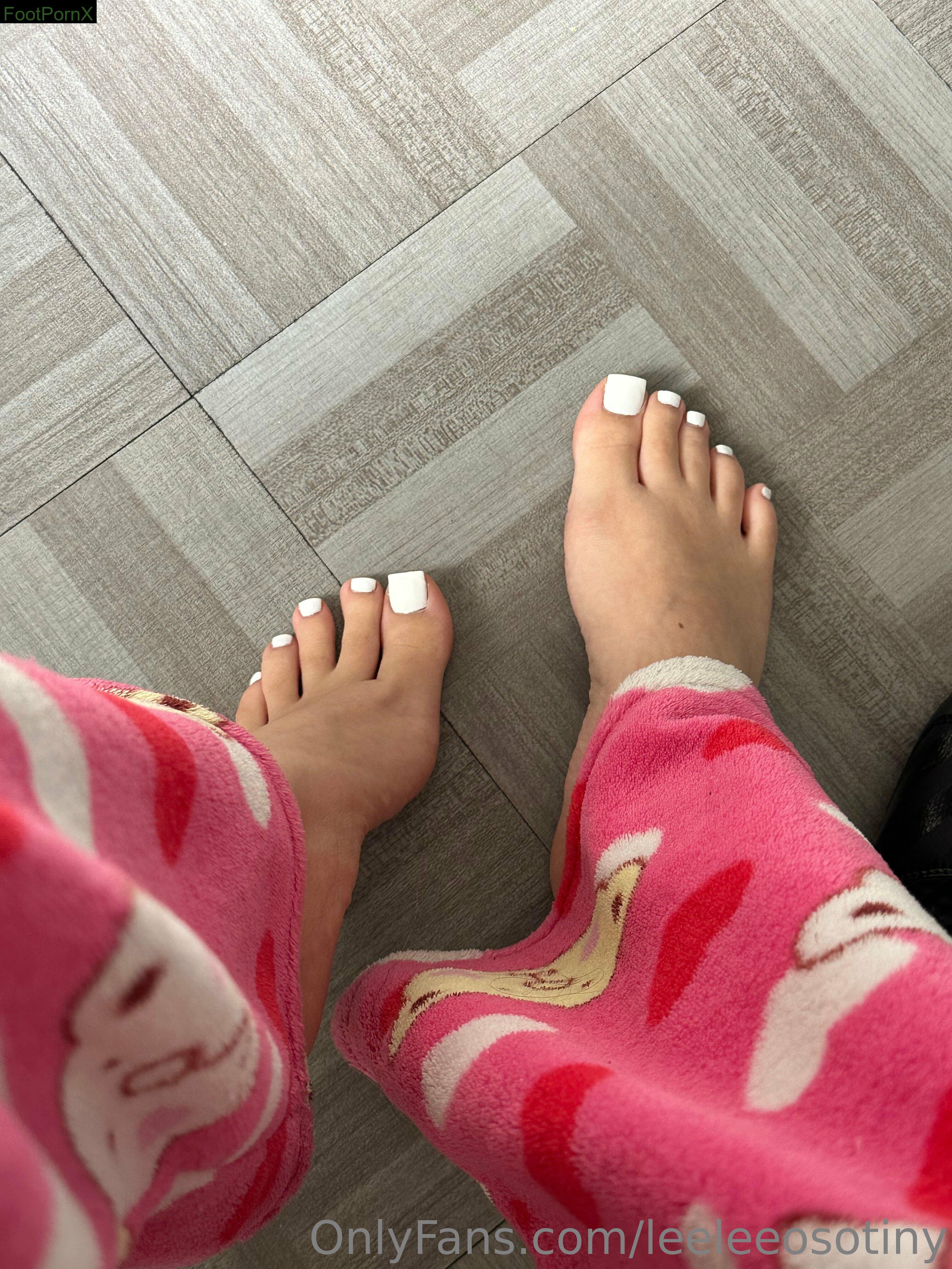 leeleeosotiny feet