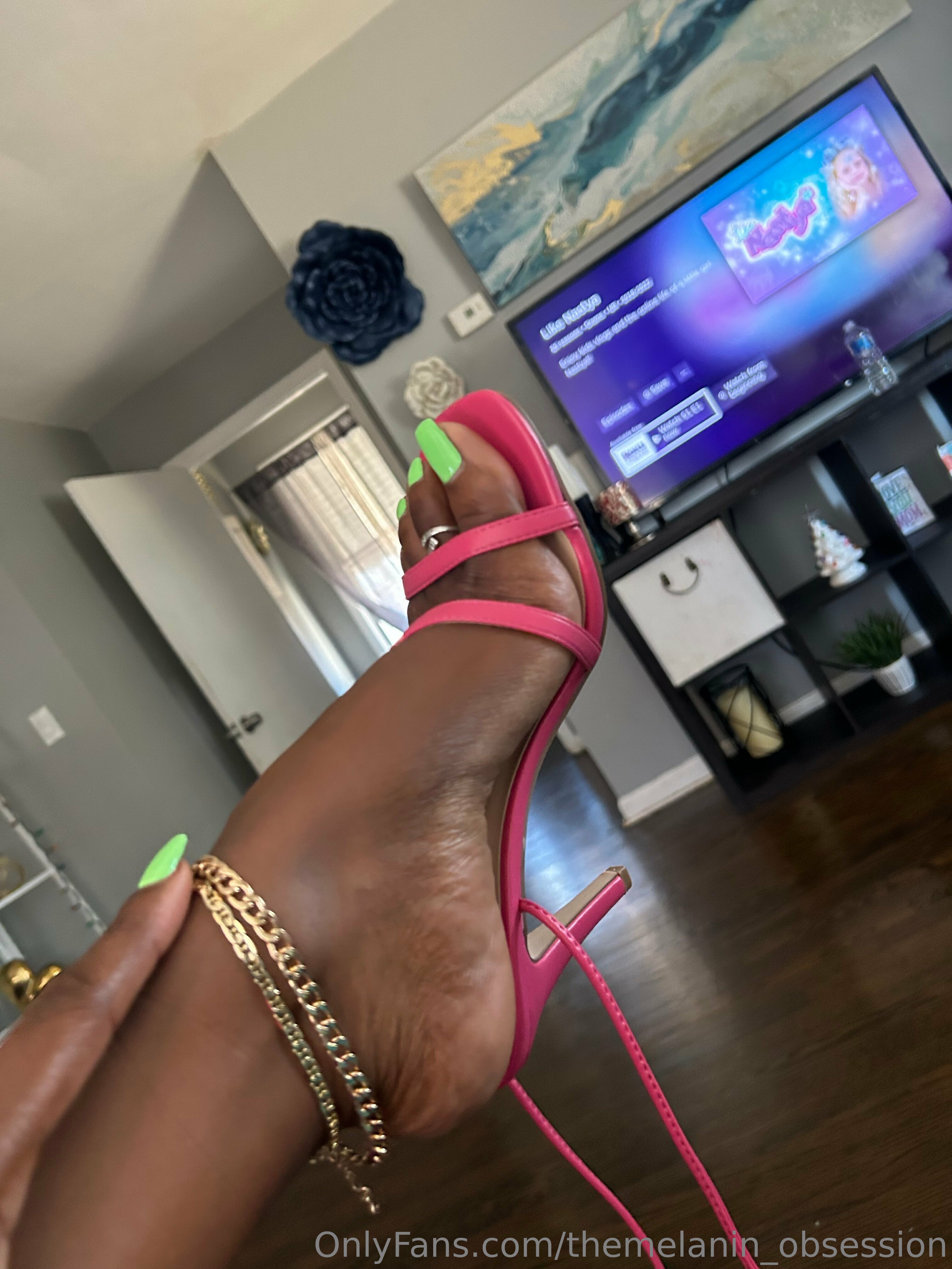 themelanin_obsession feet