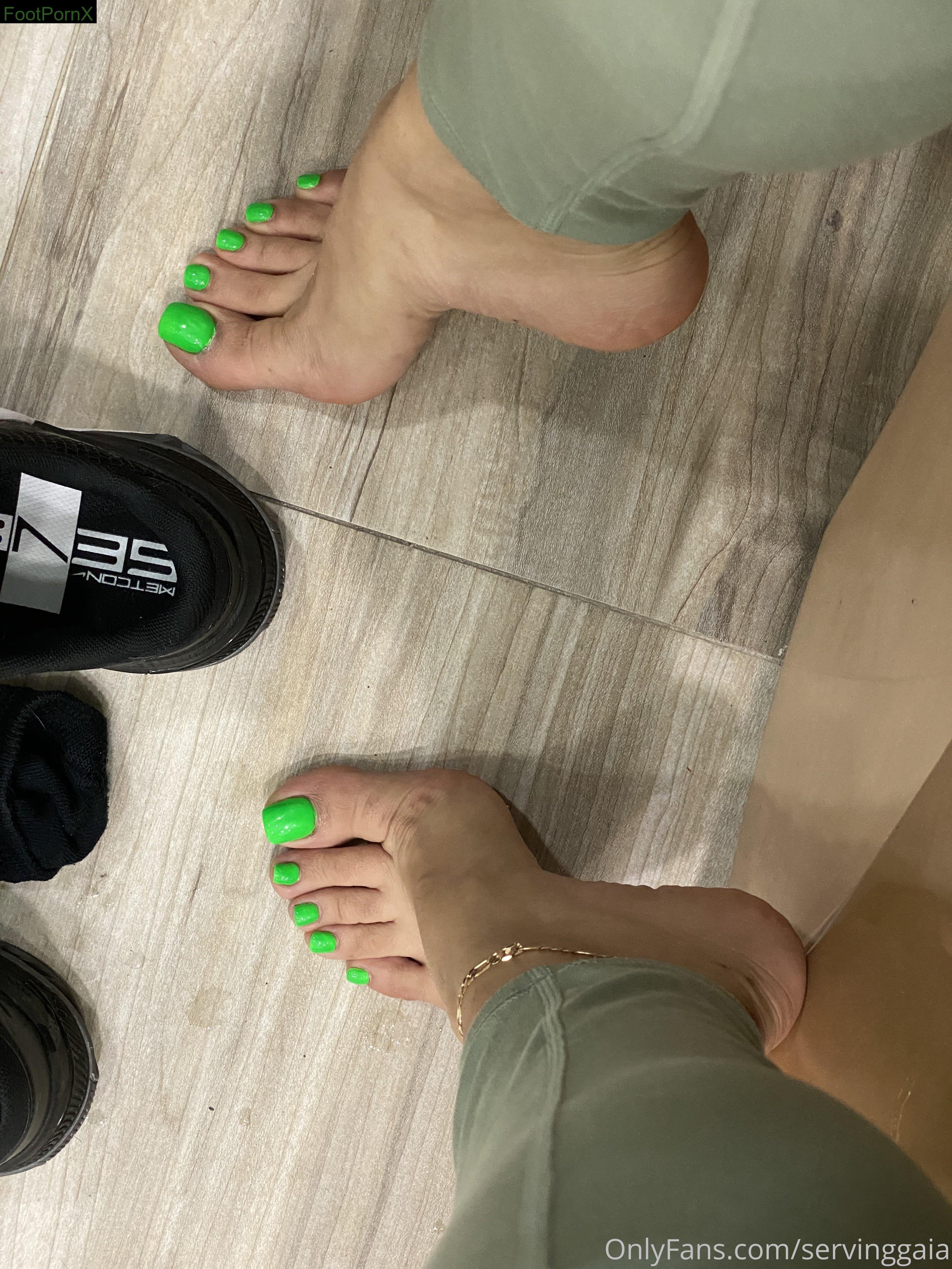 servinggaia feet