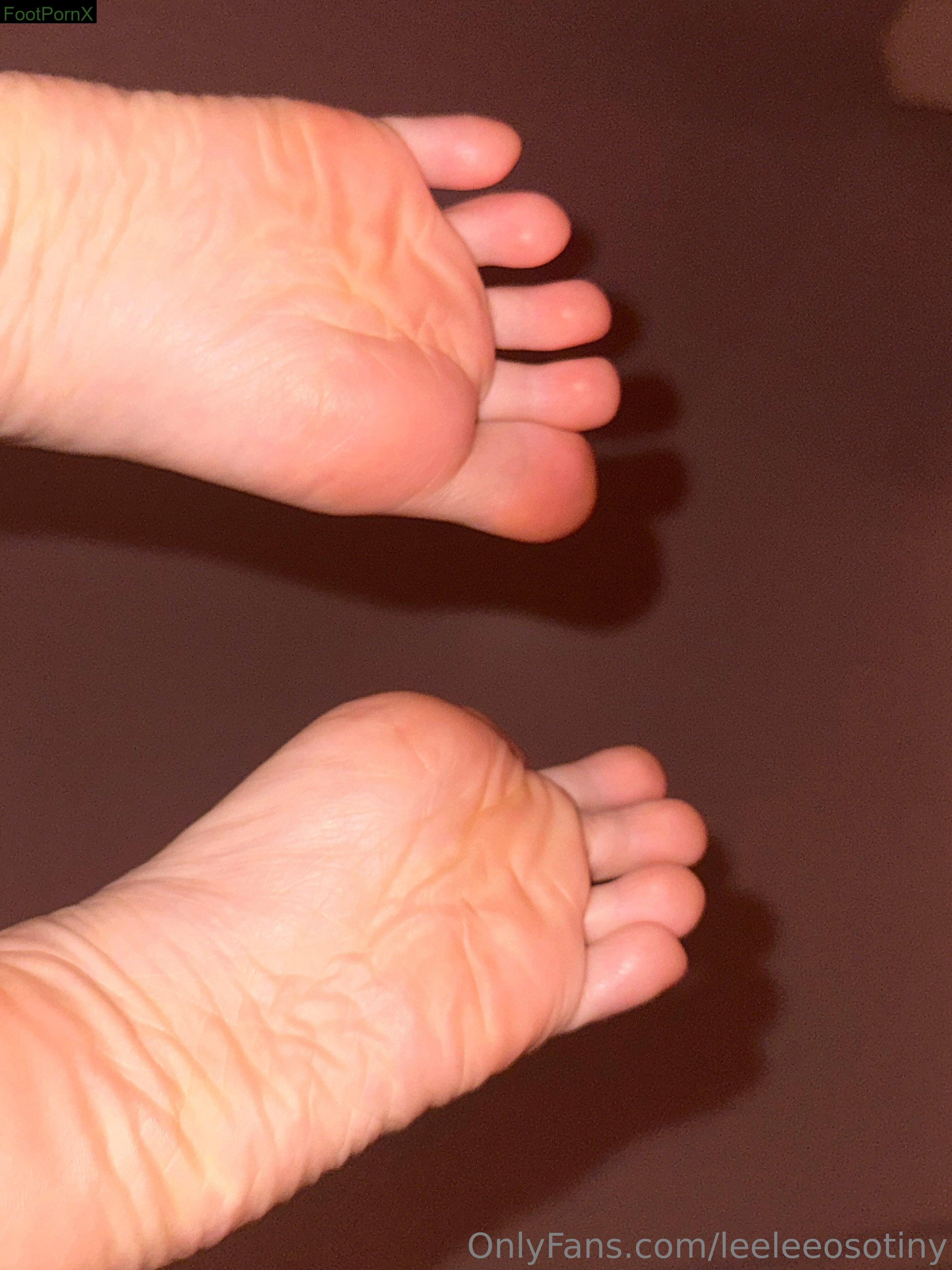 leeleeosotiny feet
