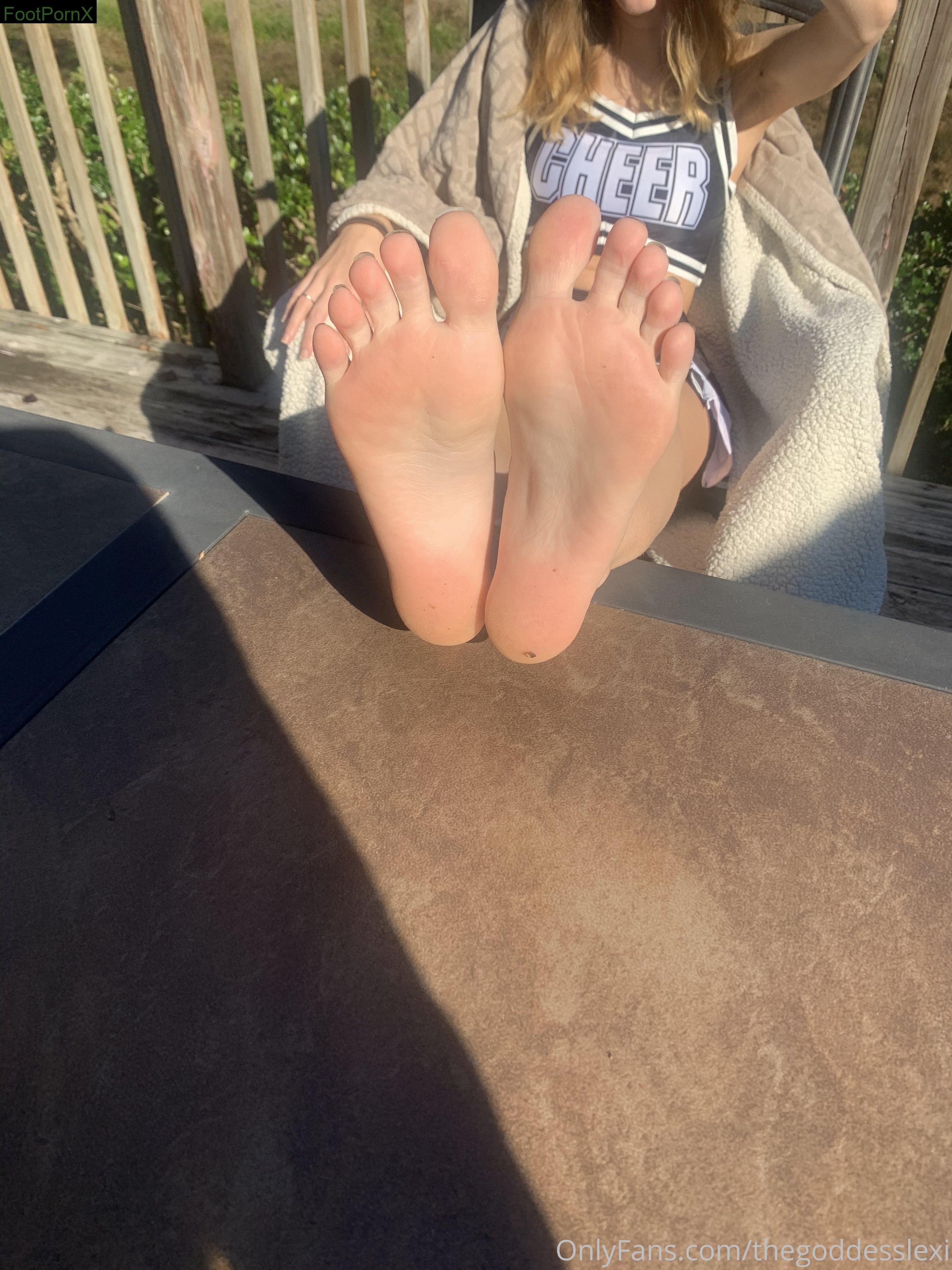 thegoddesslexi feet