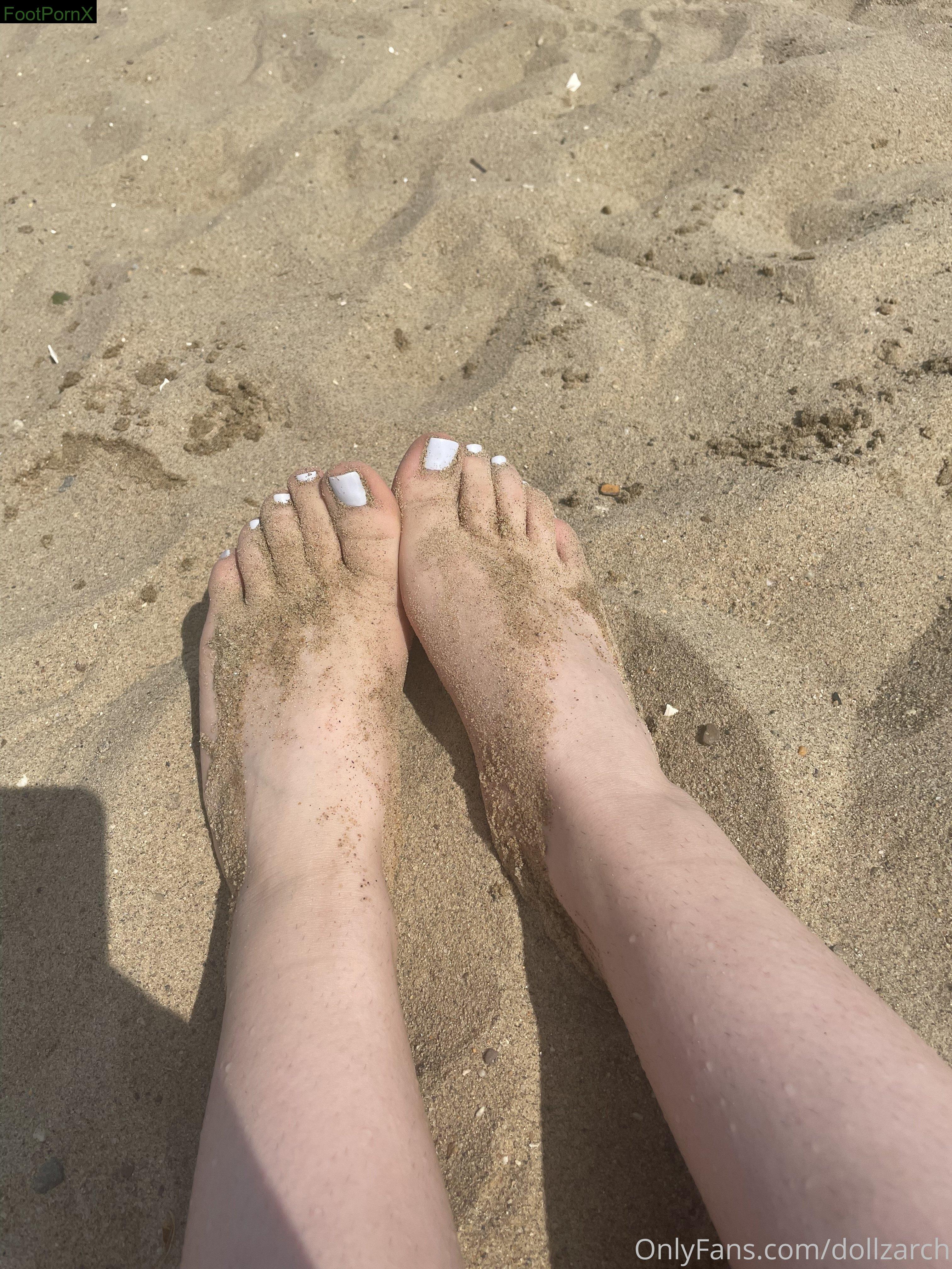 dollsarch feet