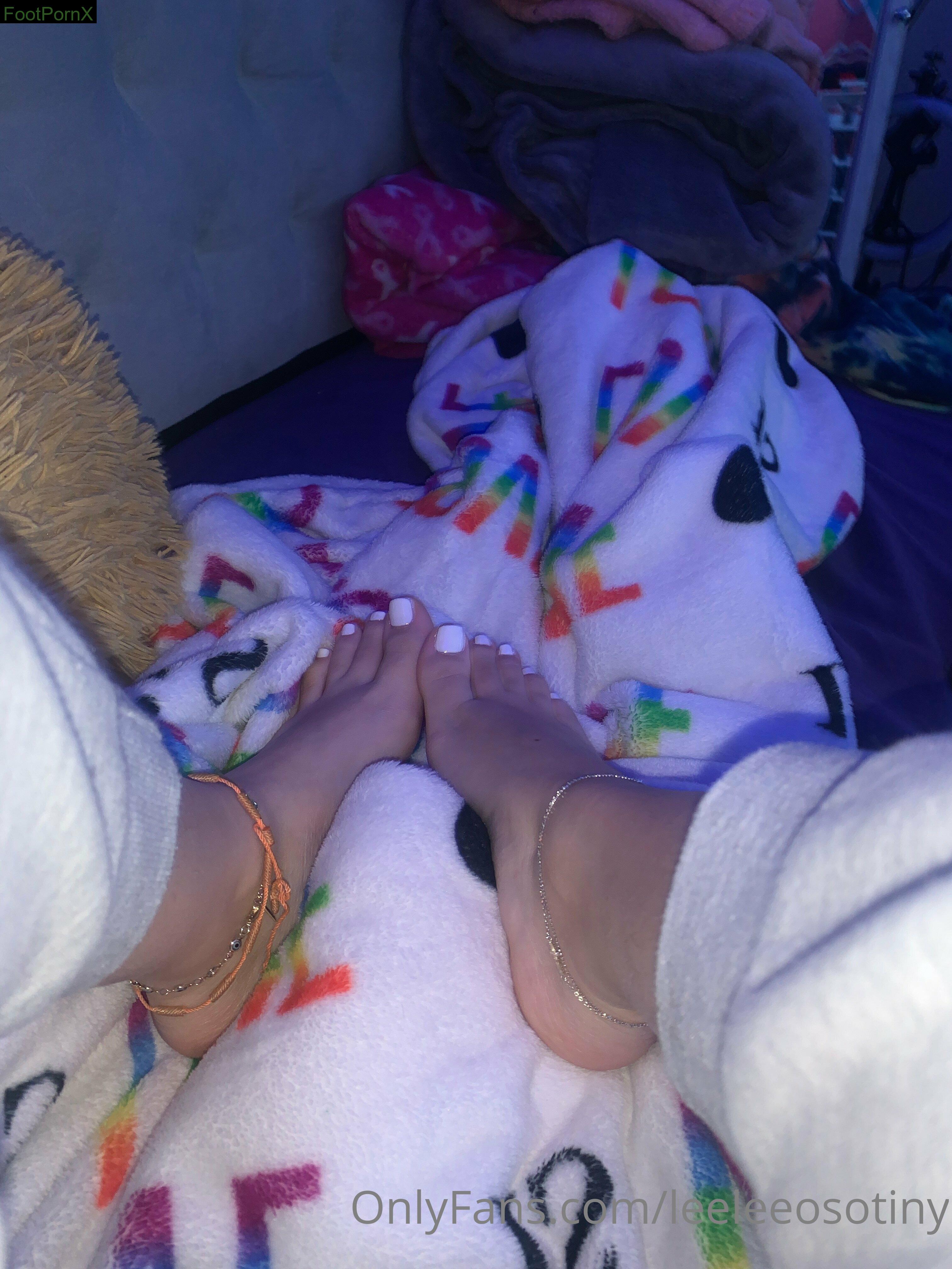 leeleeosotiny feet