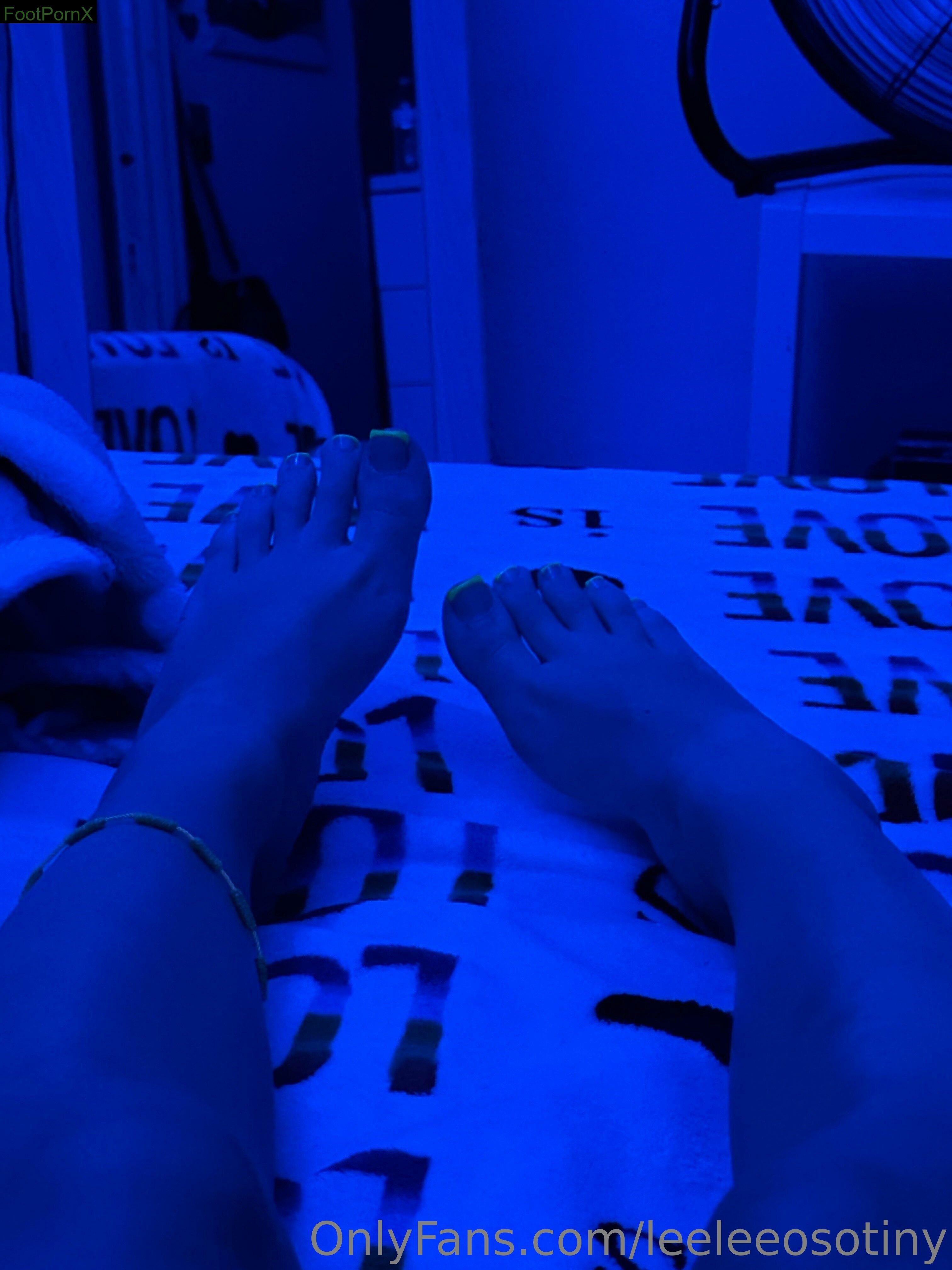 leeleeosotiny feet