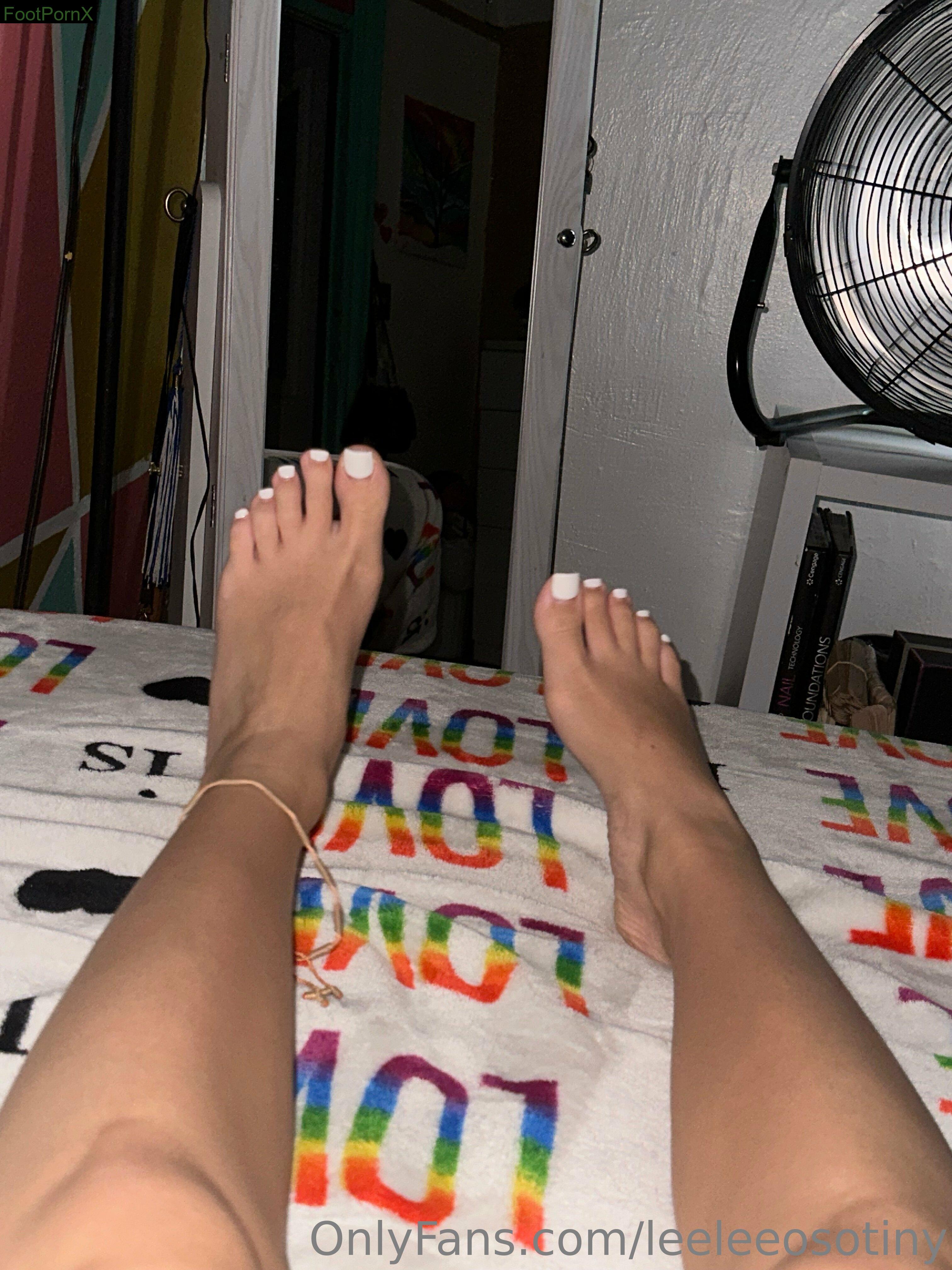 leeleeosotiny feet