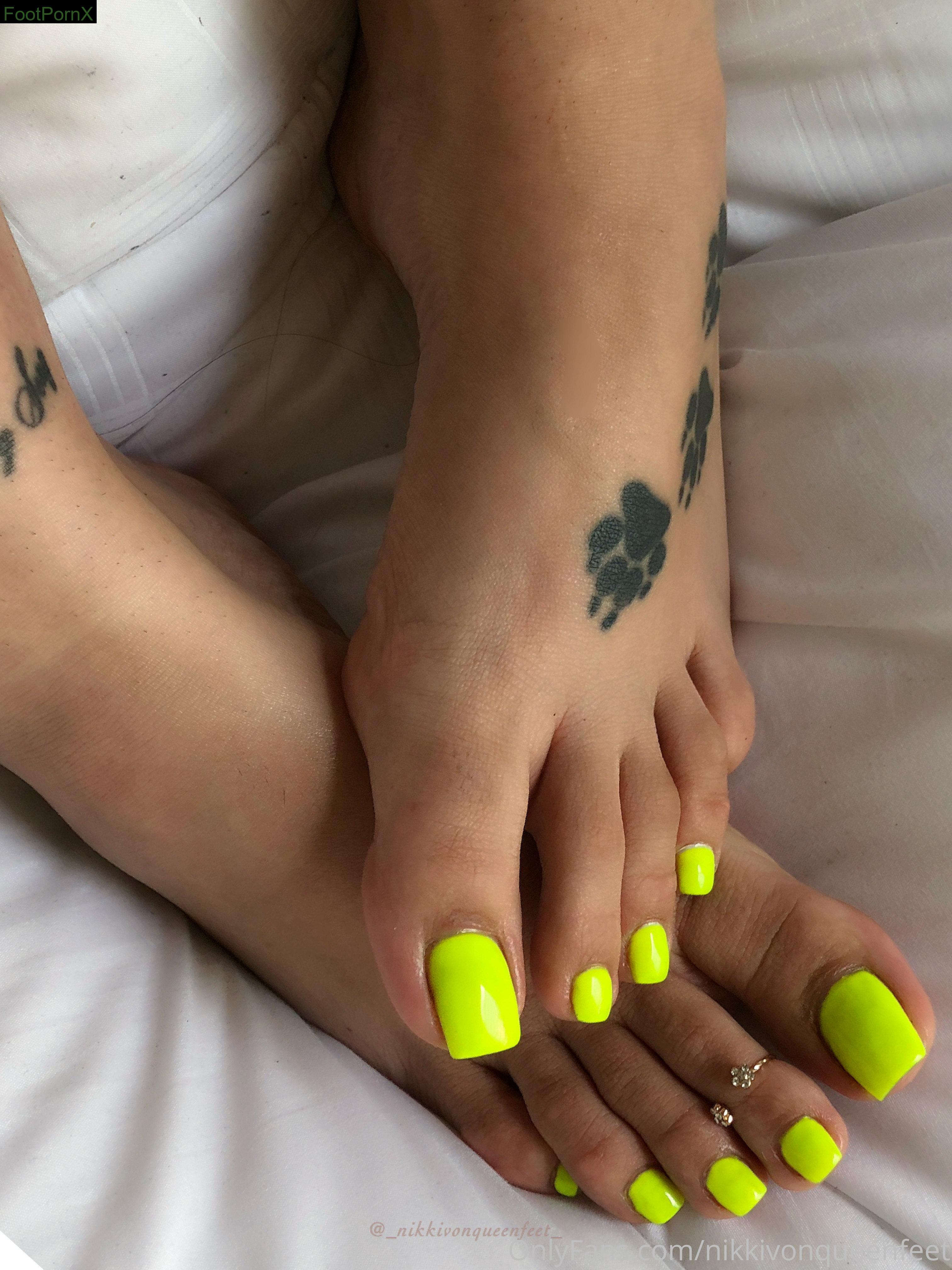 nikkivonqueenfeet feet