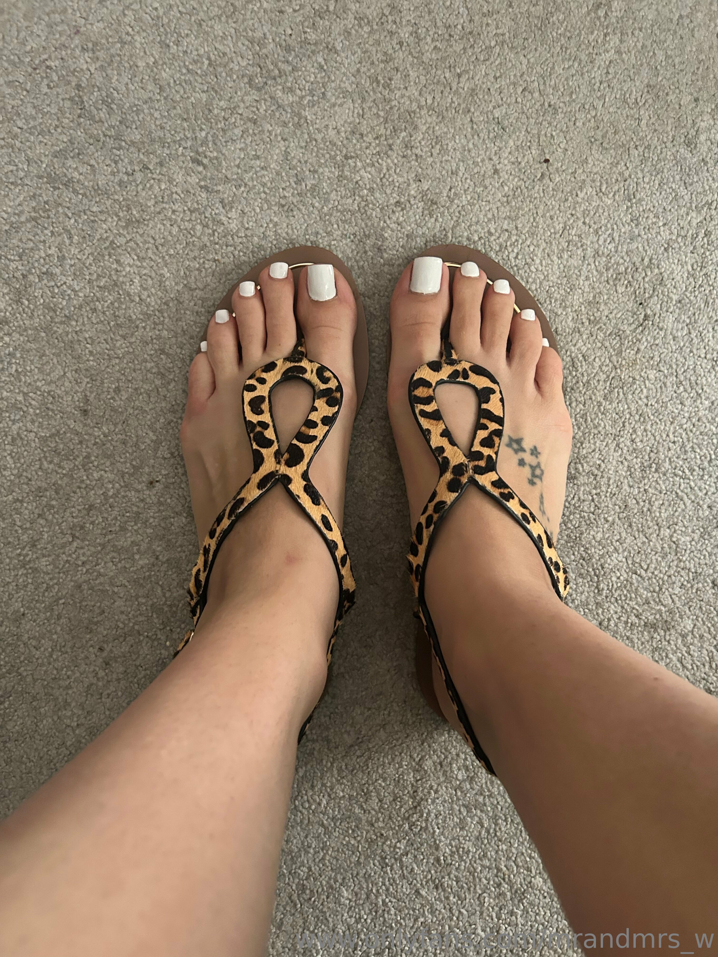 mrandmrs_w feet