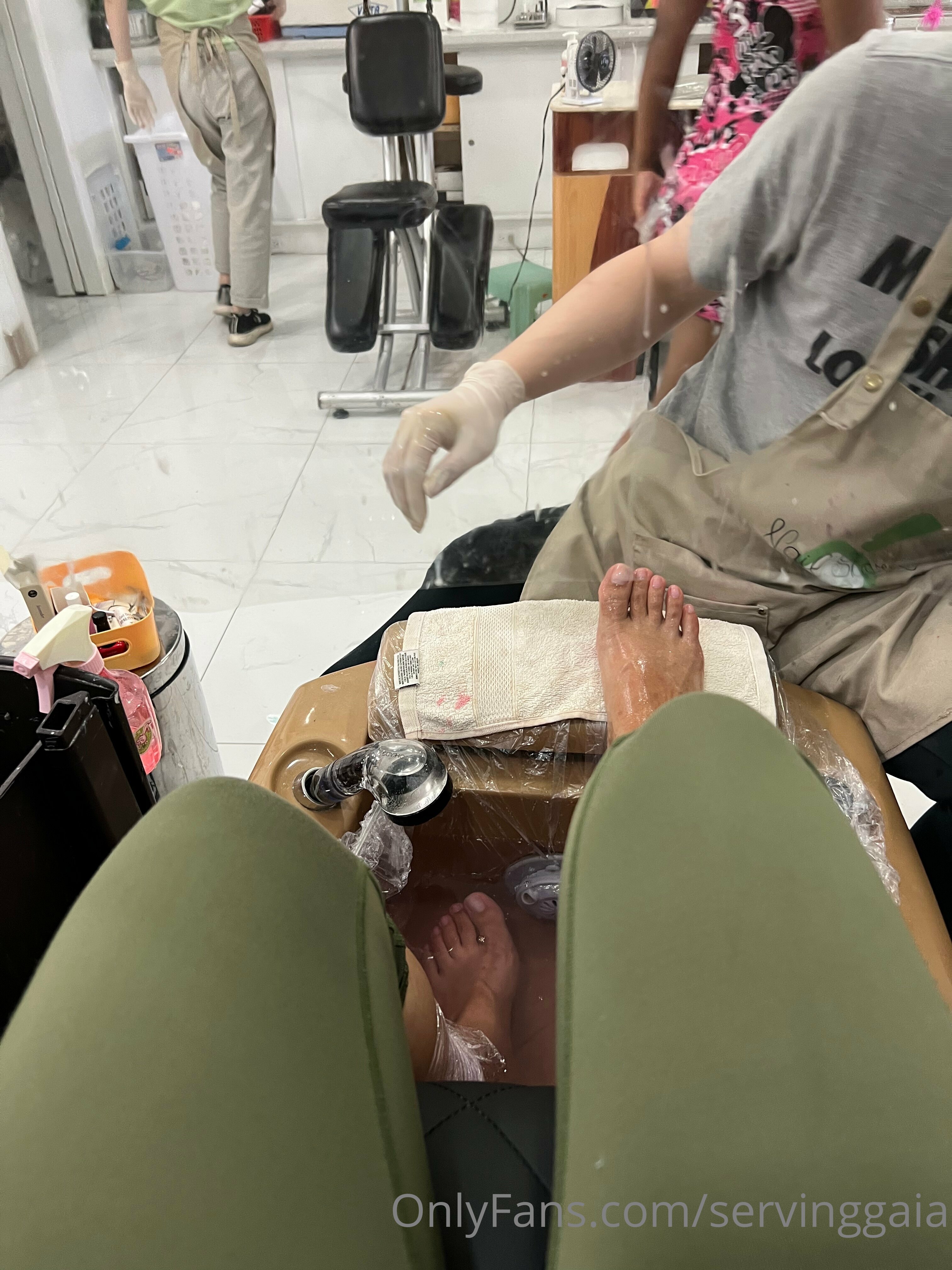 servinggaia feet