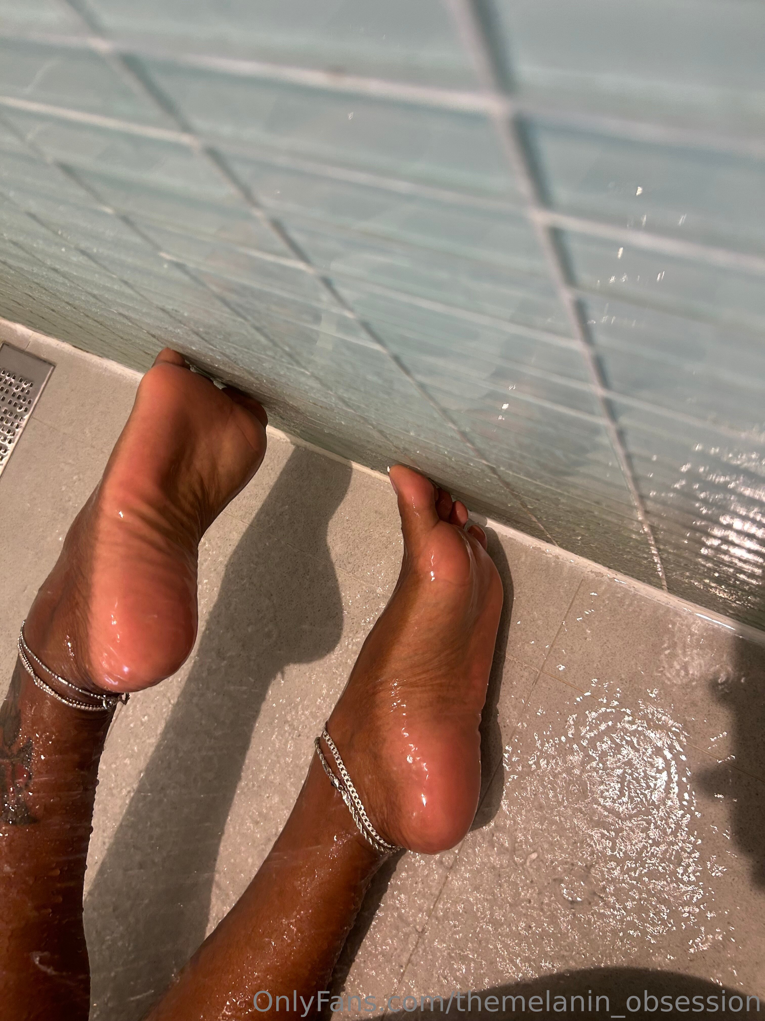 themelanin_obsession feet