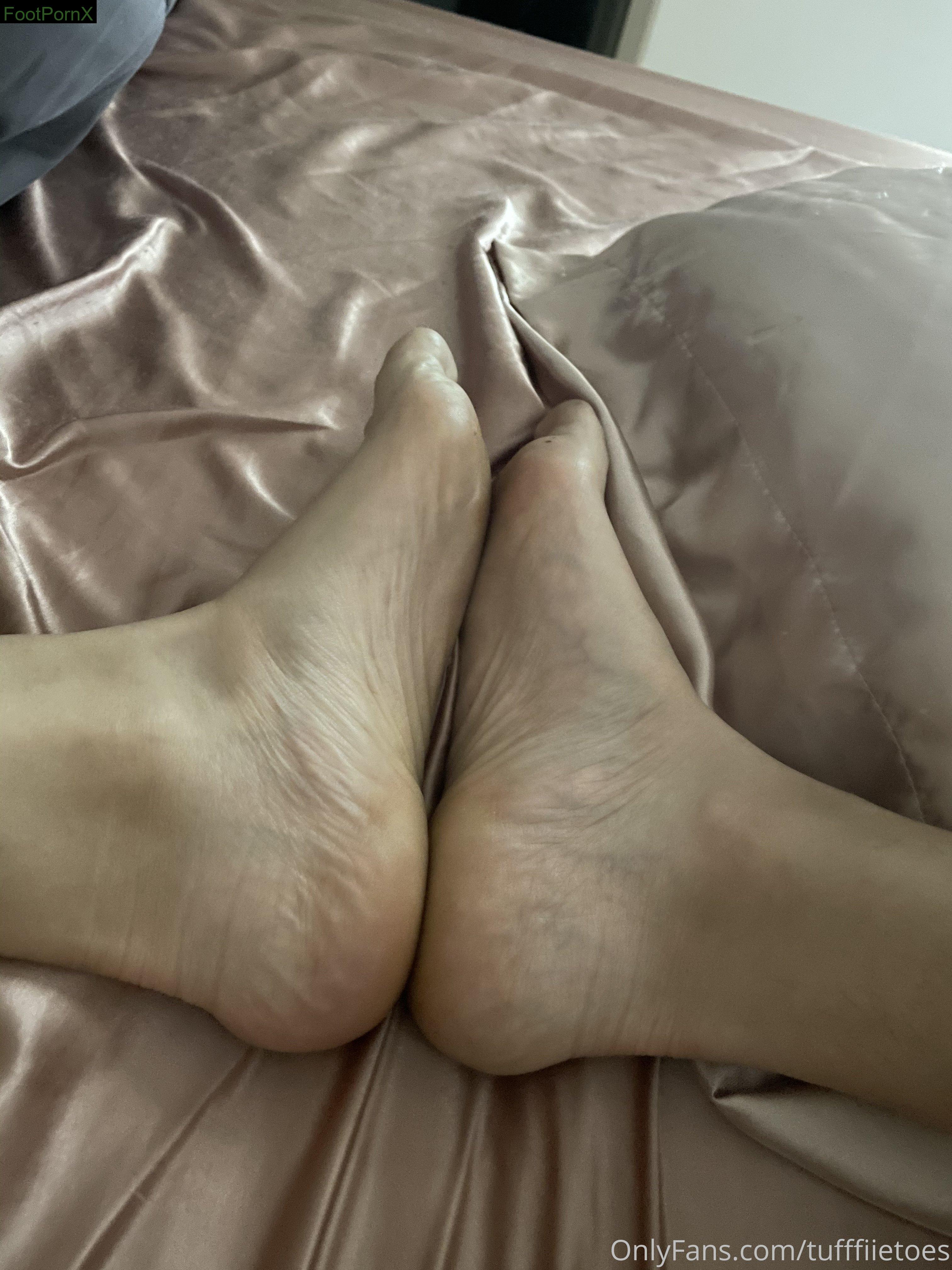 tuffiearchqueen feet