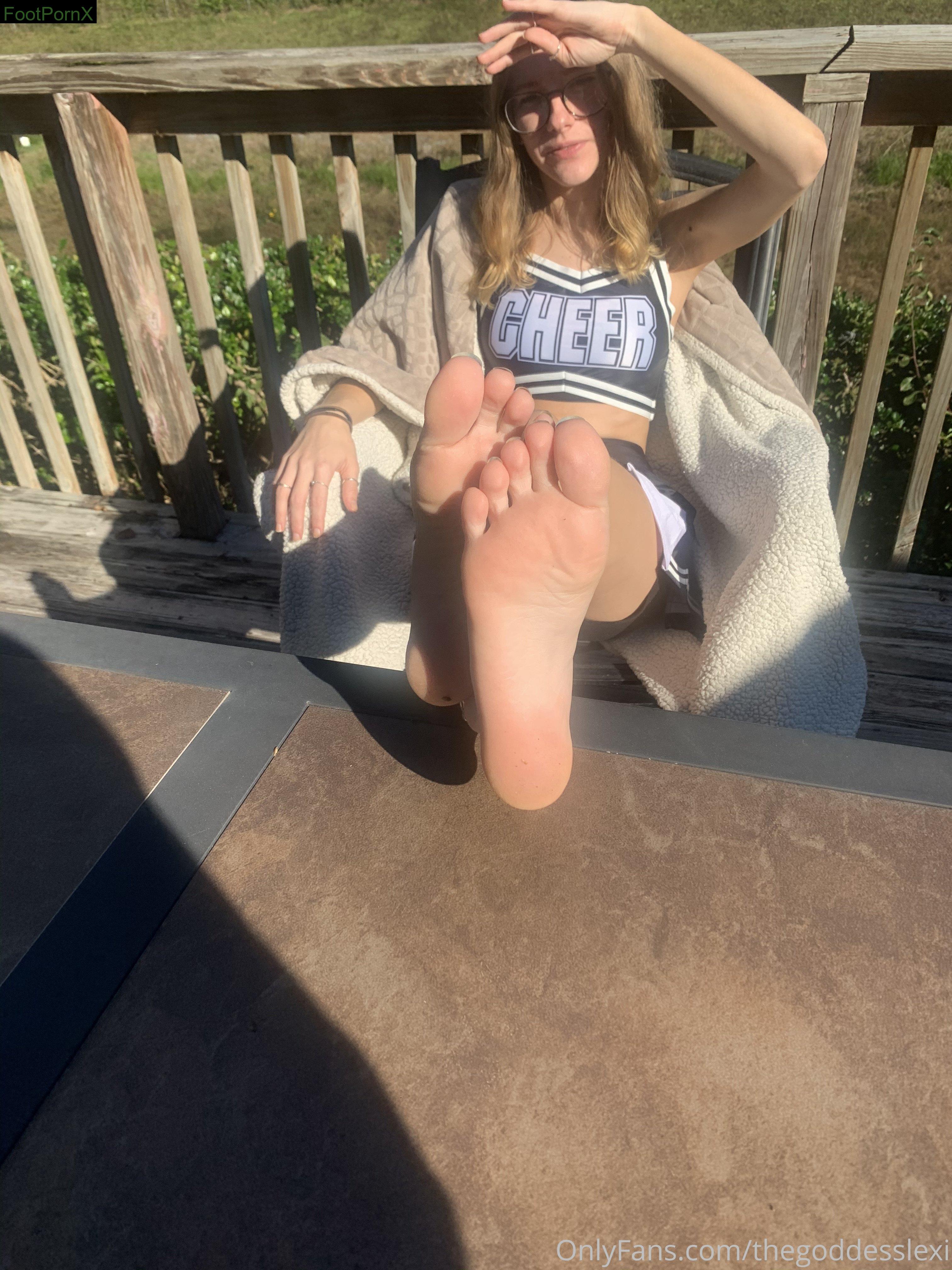 thegoddesslexi feet