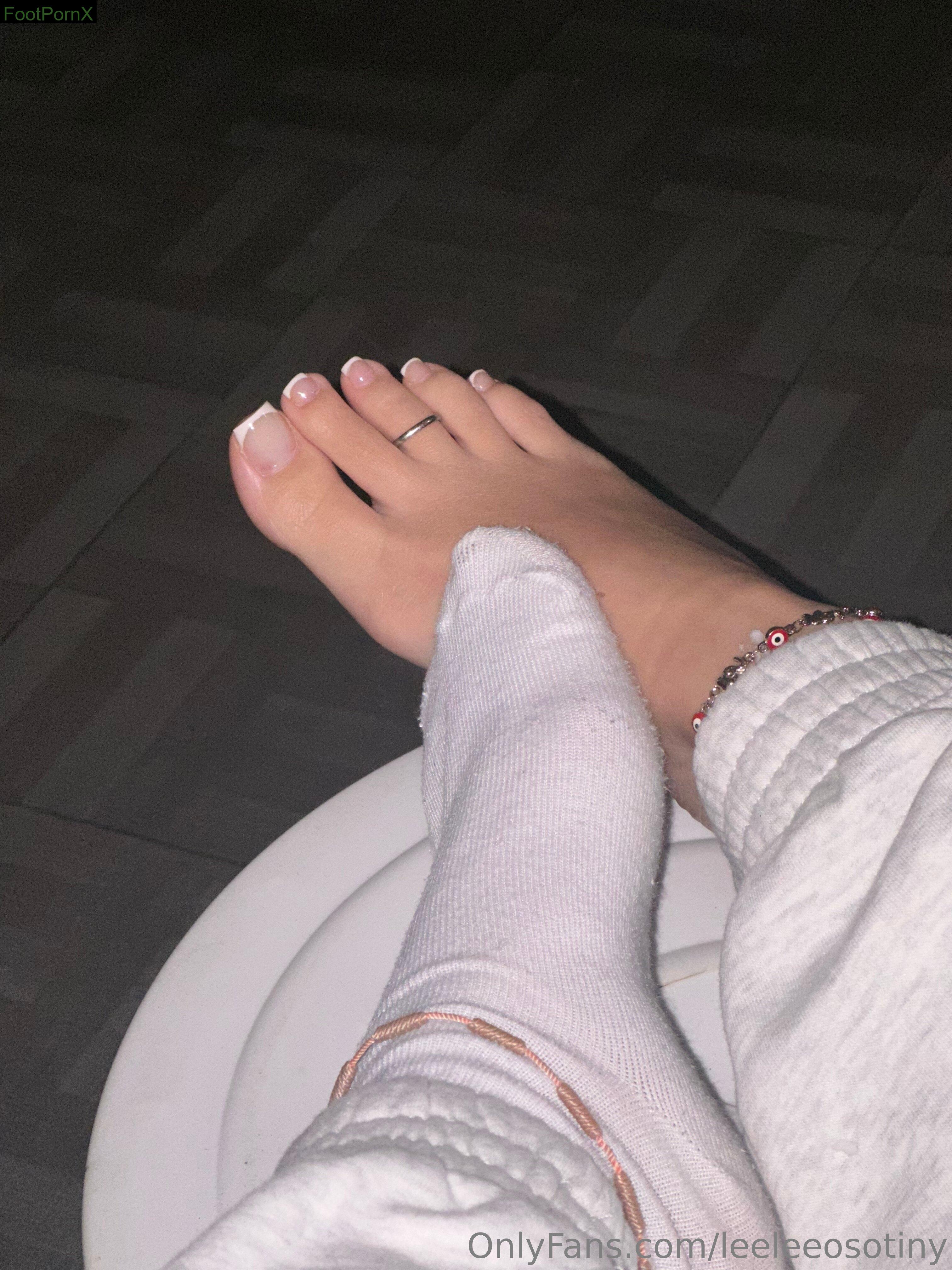 leeleeosotiny feet