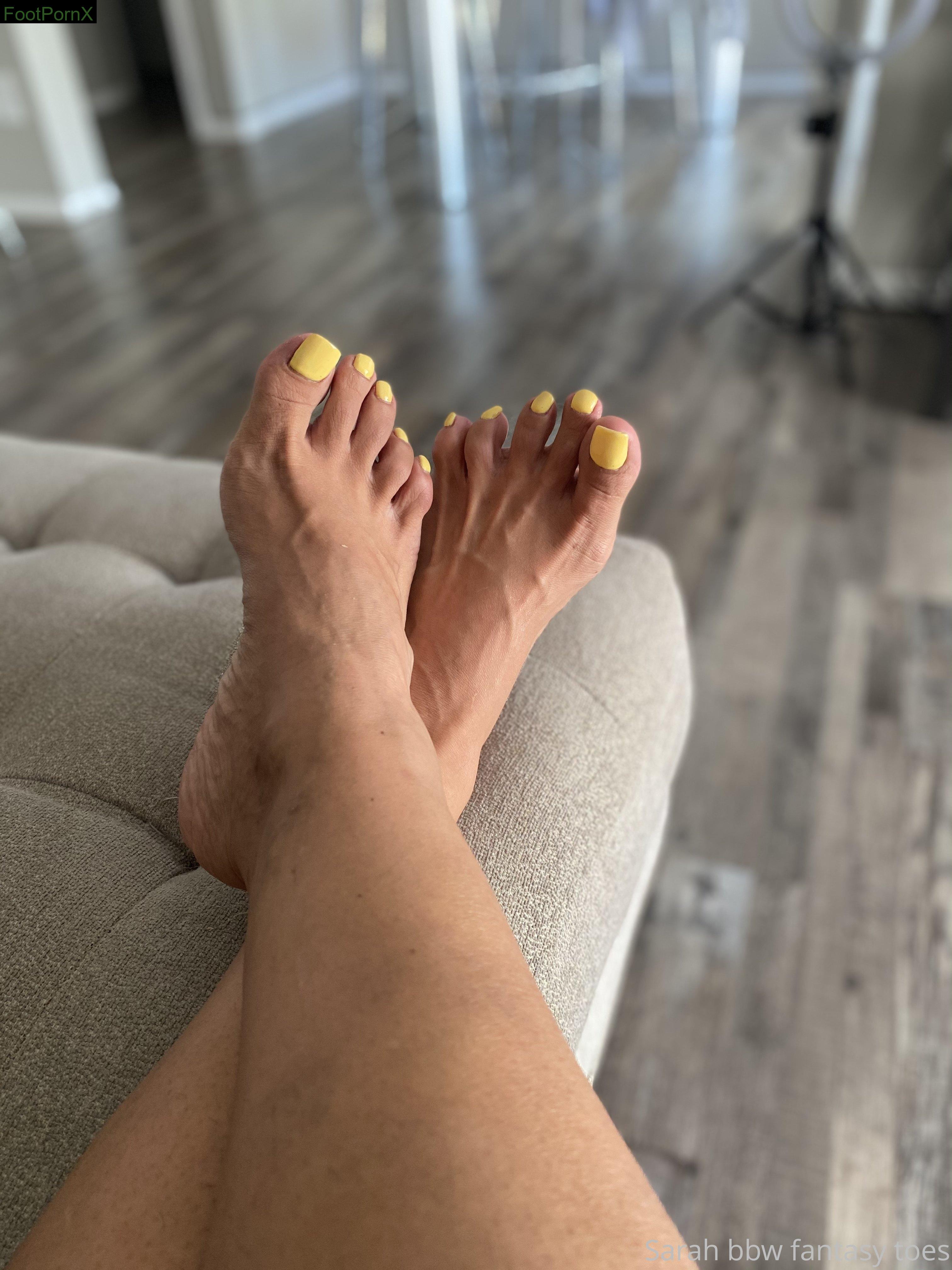 comefollowsarah feet