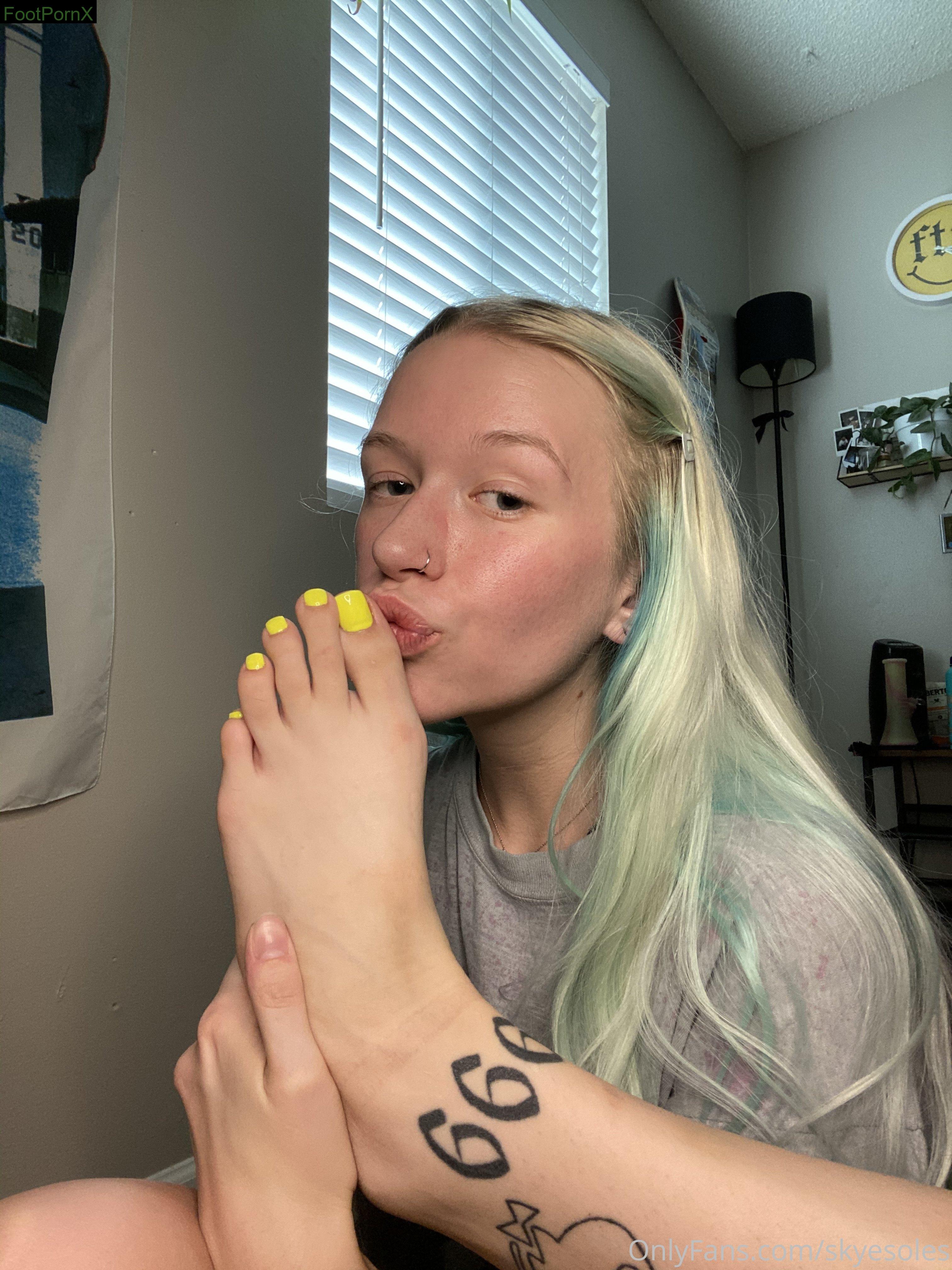 solesofskye feet