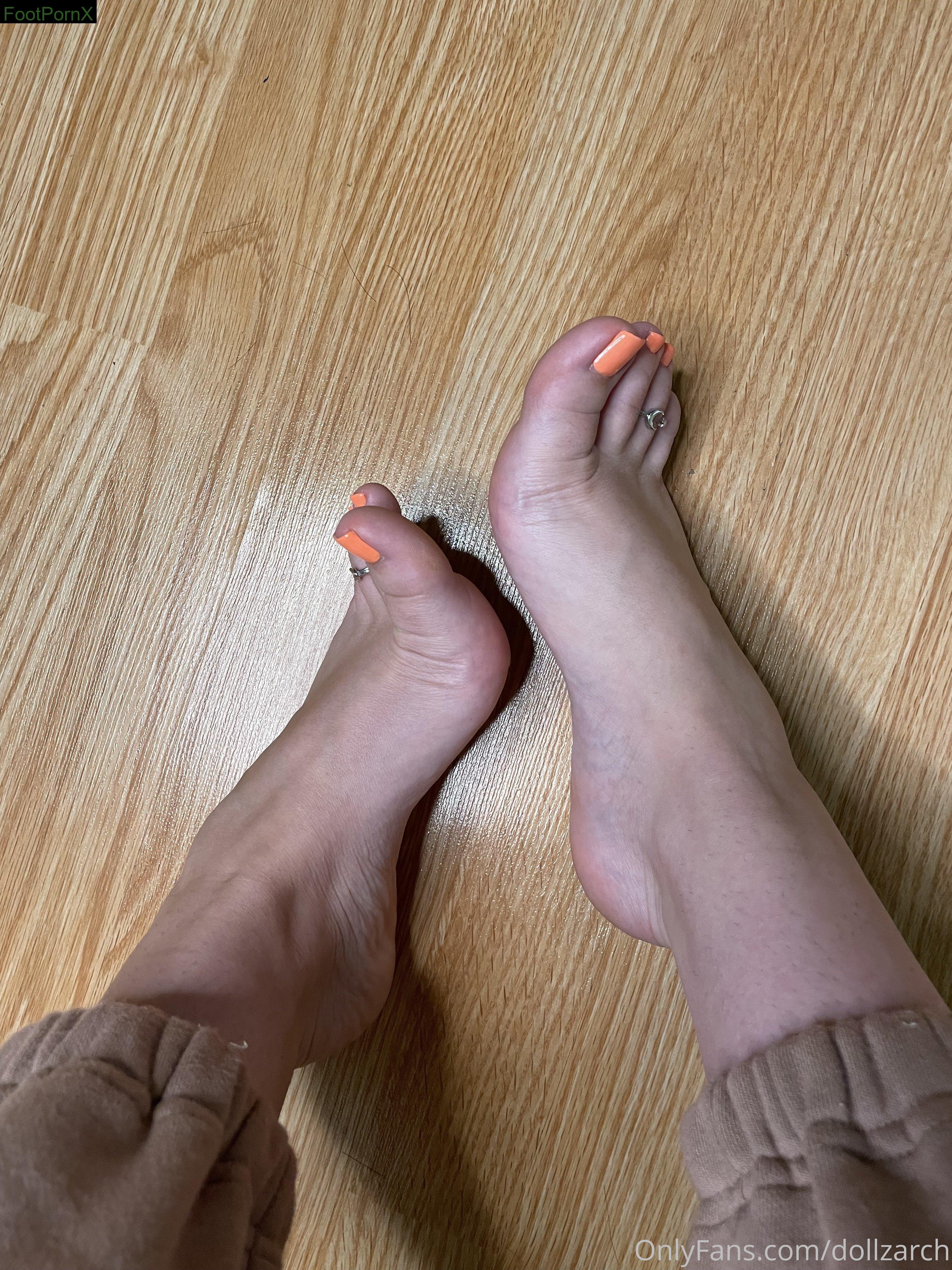 dollsarch feet