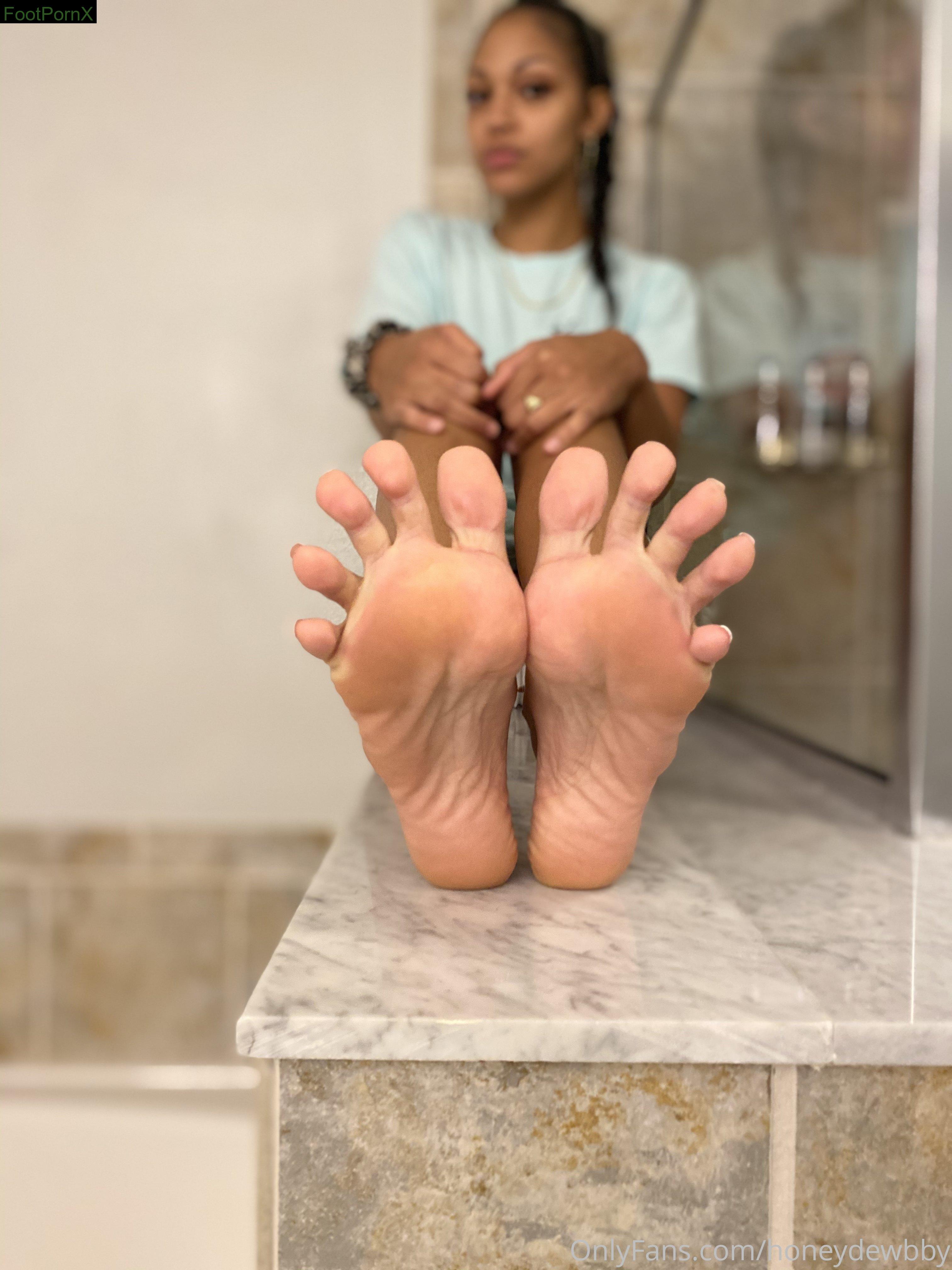 honeydewbby feet