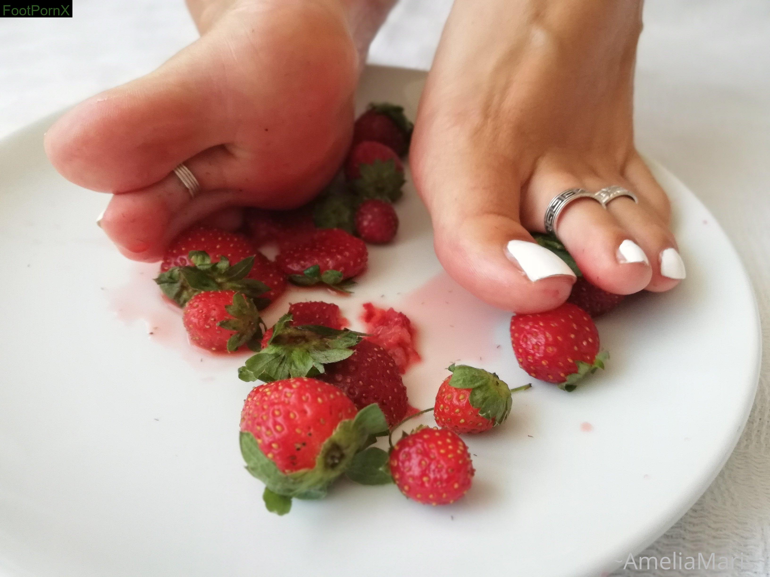 ameliamaris feet